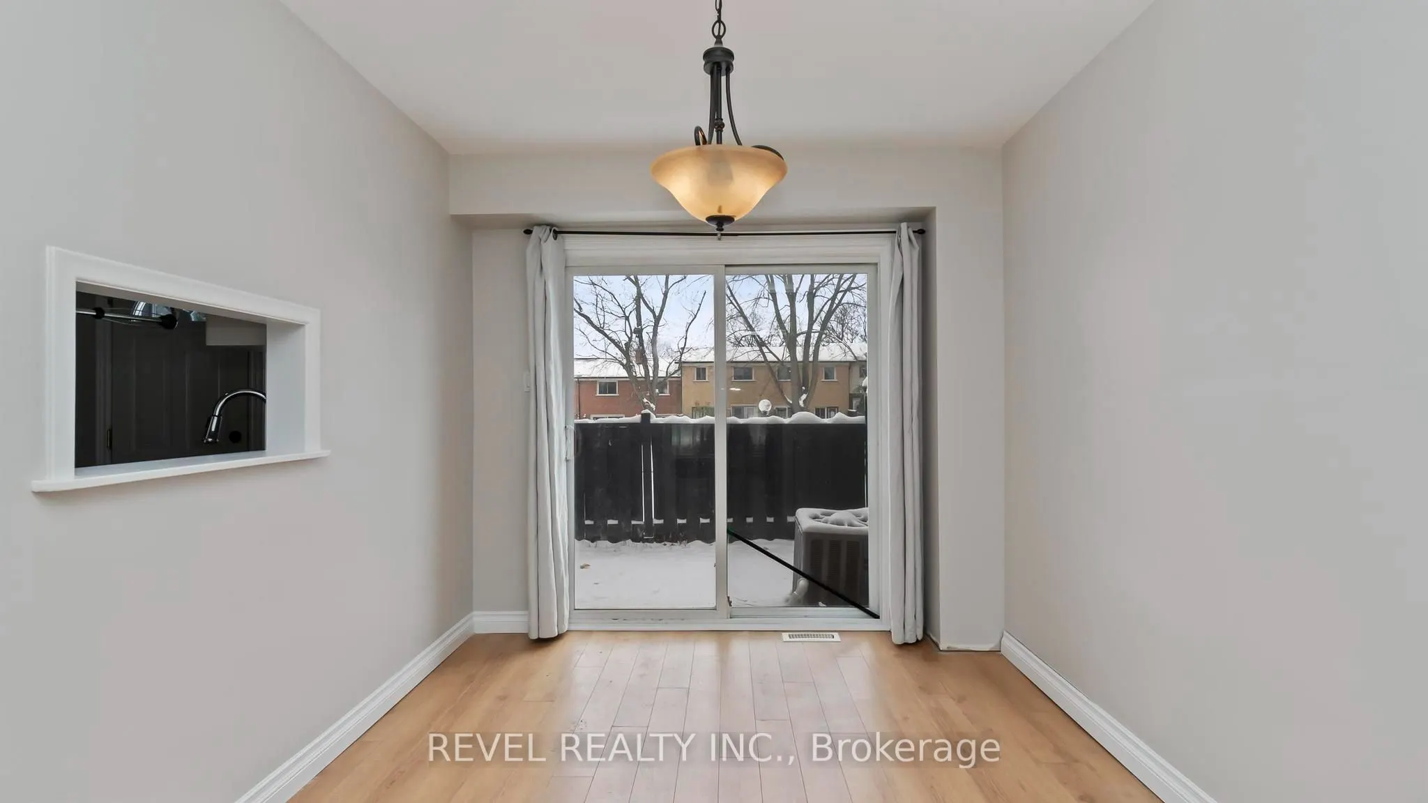 1137 Oxford Street W #64