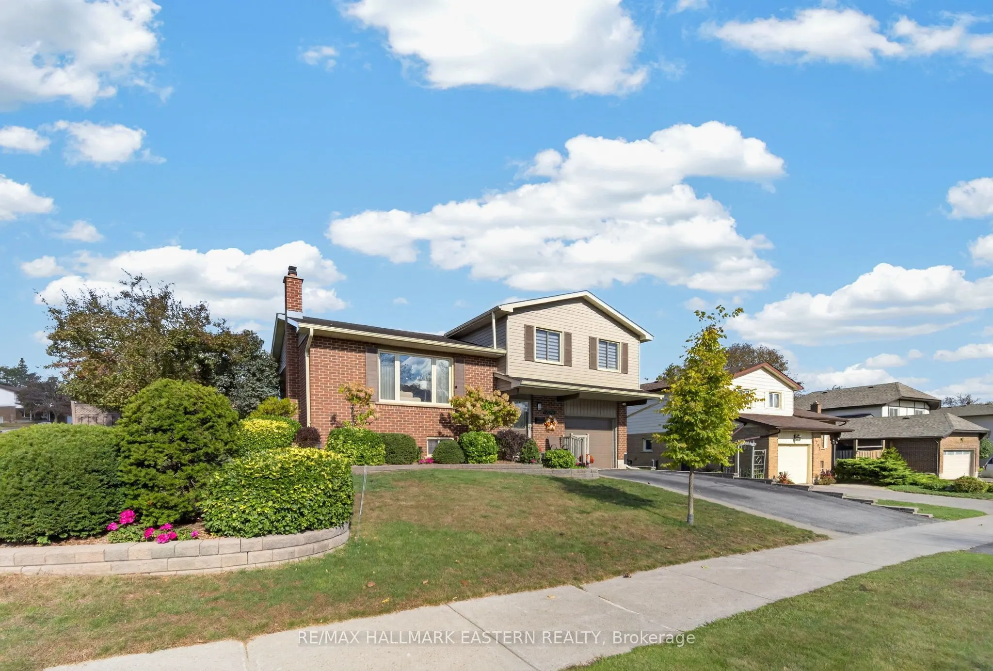 2296 Kawartha Heights Boulevard