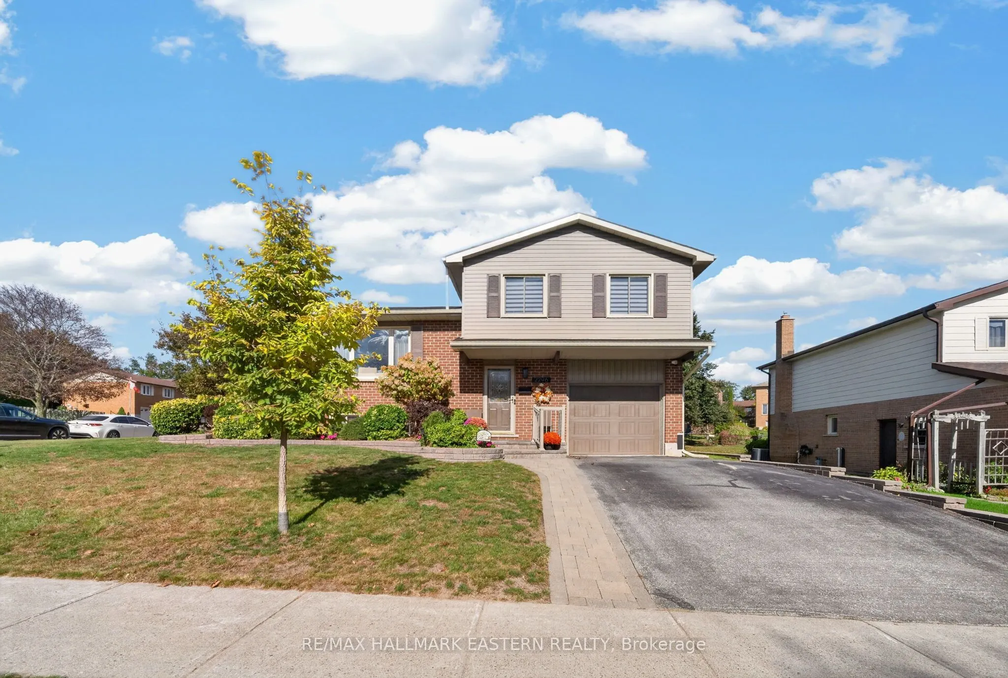 2296 Kawartha Heights Boulevard
