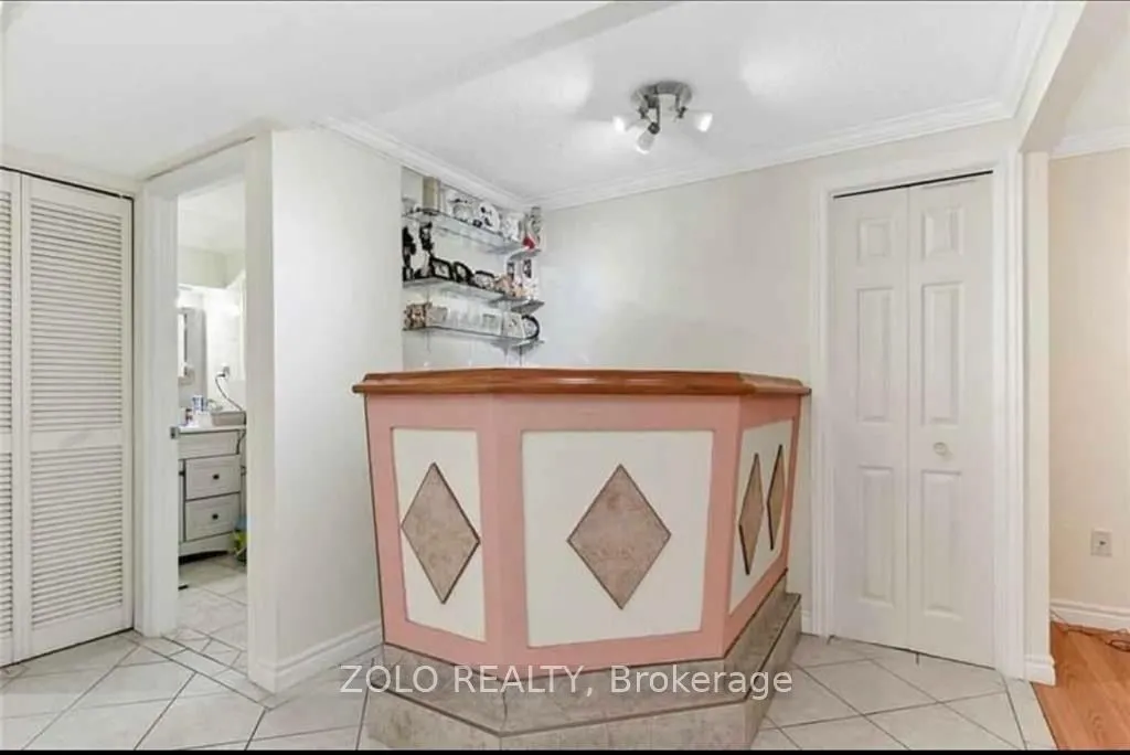 1 Garrow Drive W #Lower