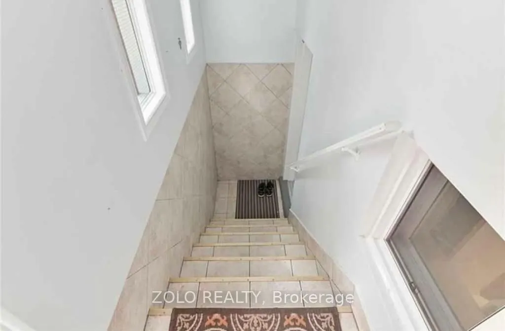 1 Garrow Drive W #Lower