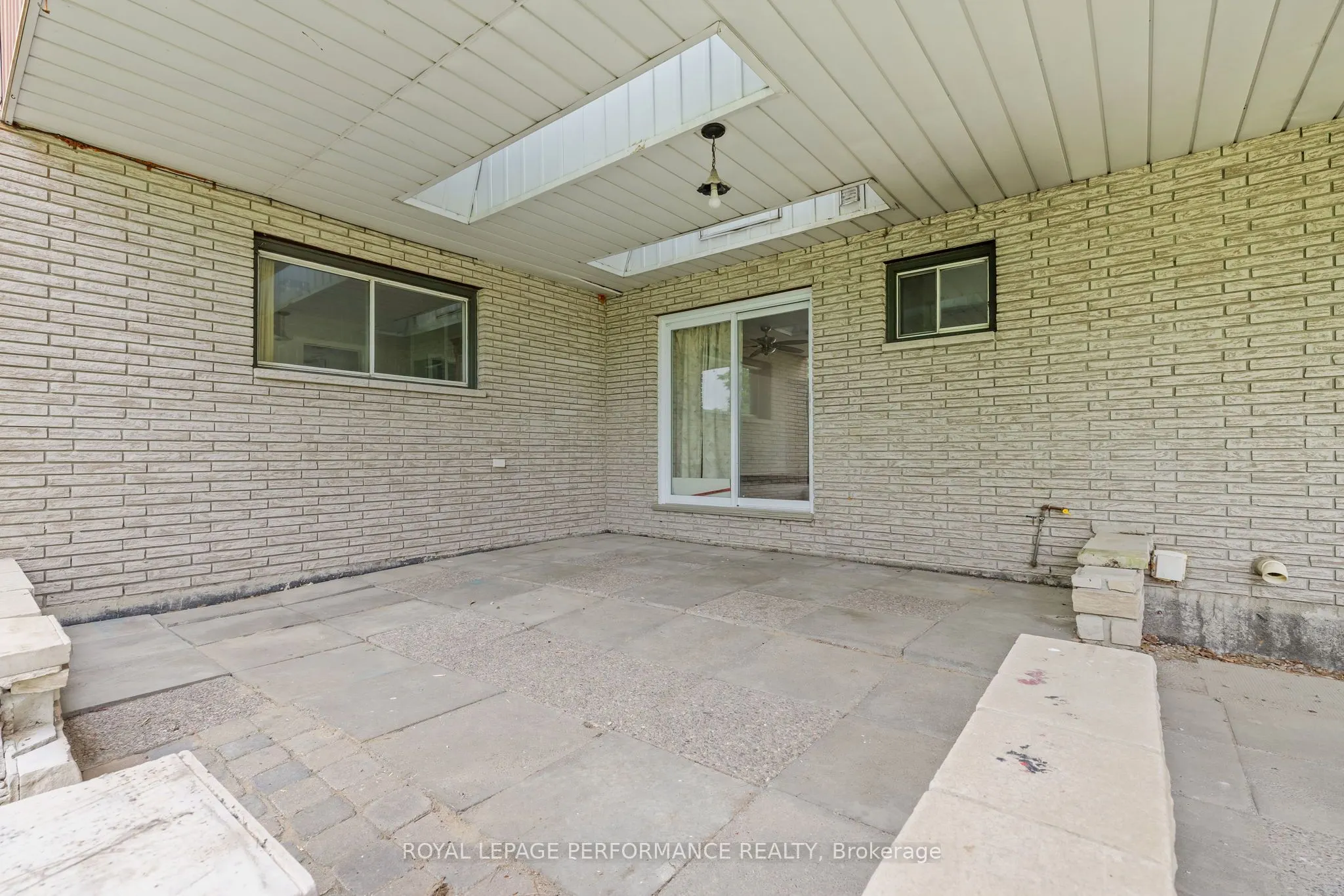 438 Voyageur Place