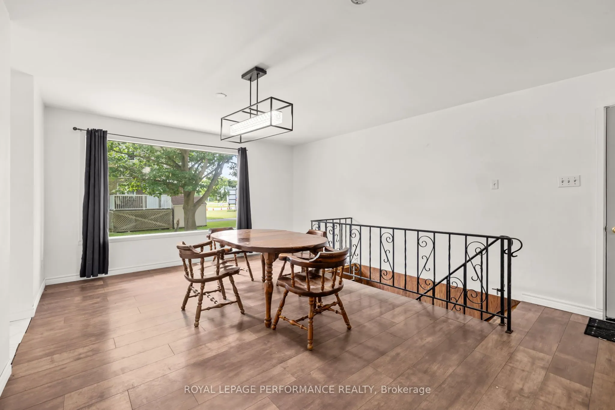 438 Voyageur Place