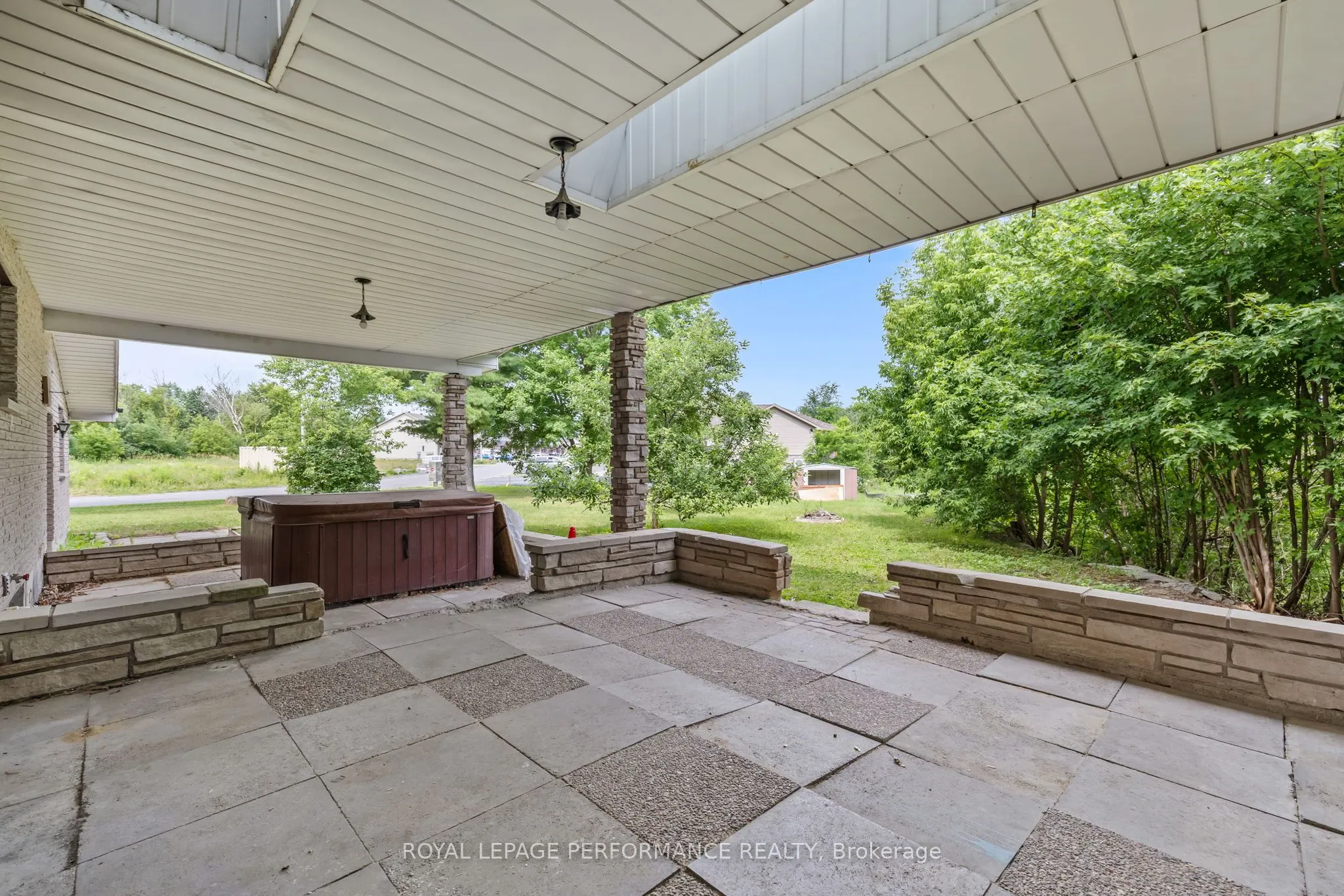 438 Voyageur Place