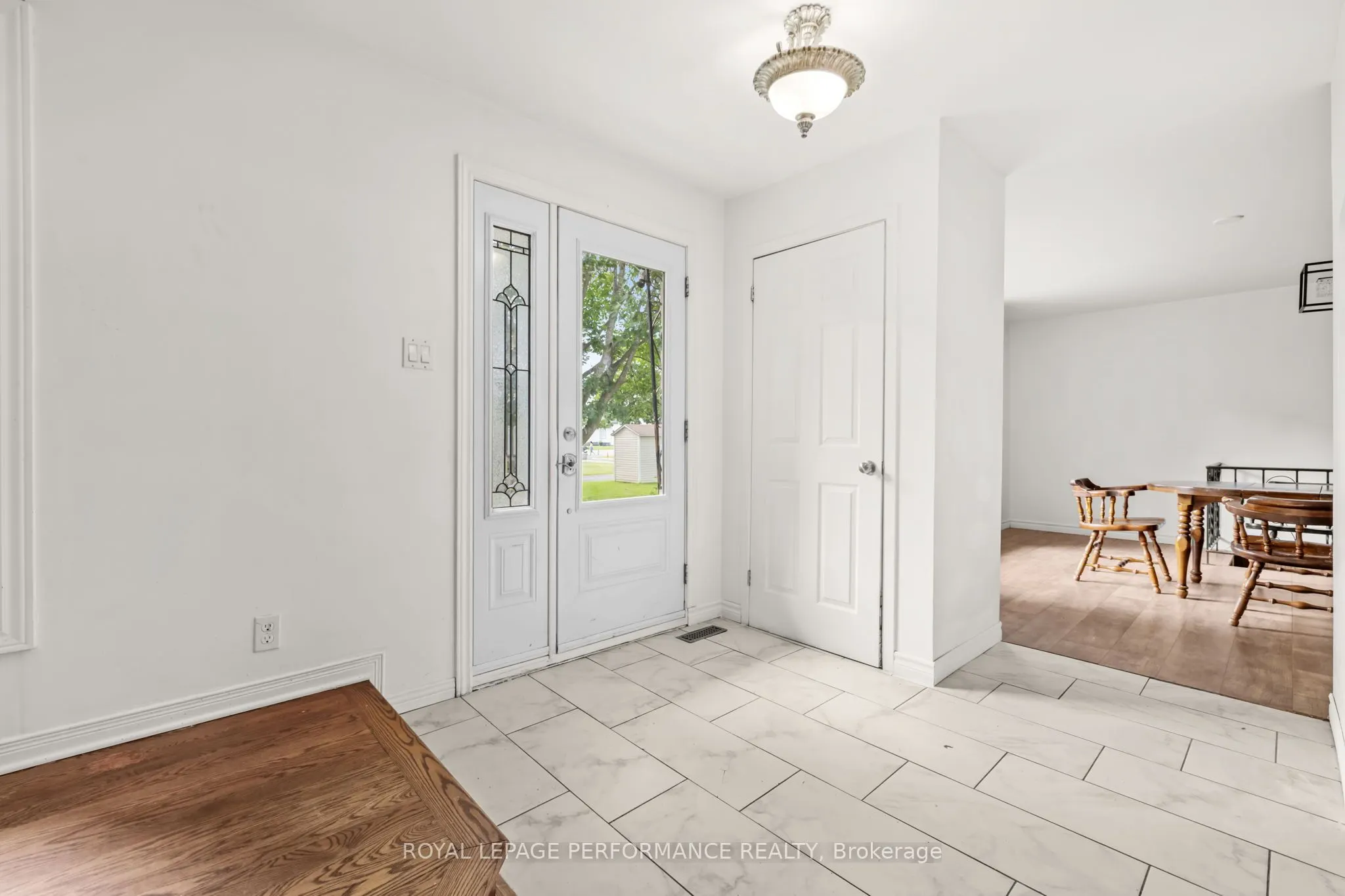 438 Voyageur Place