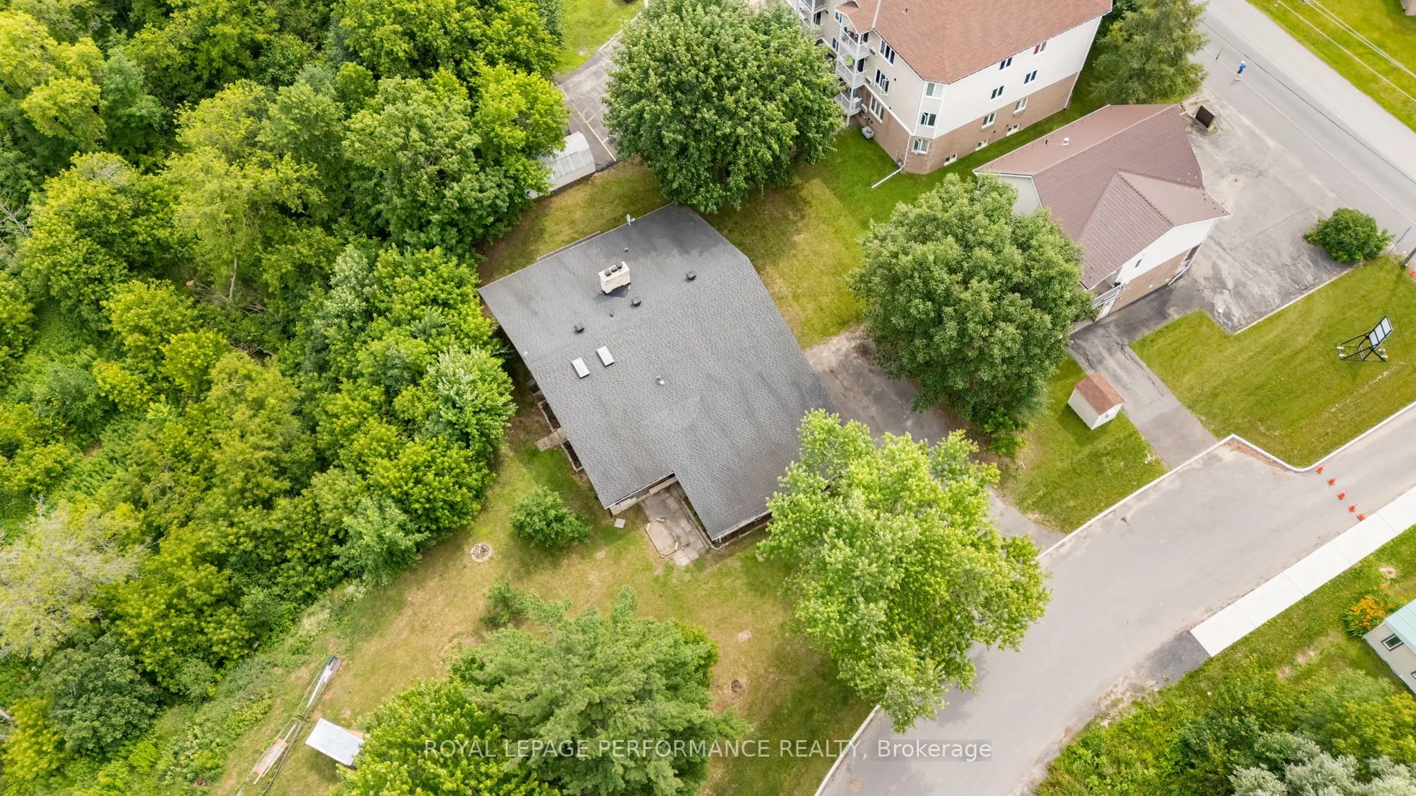 438 Voyageur Place