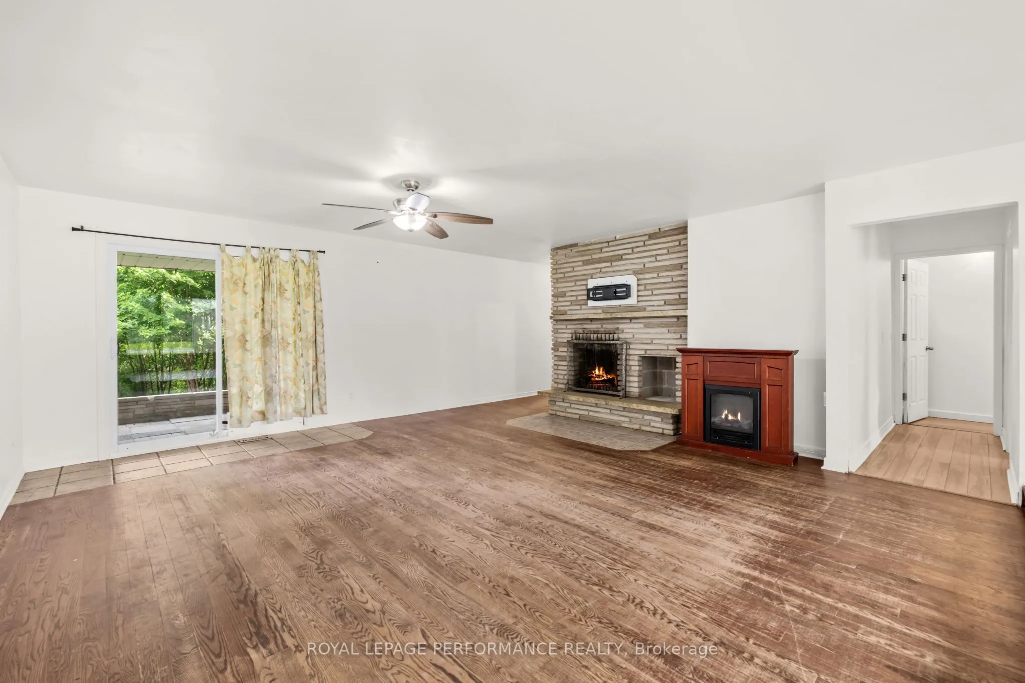 438 Voyageur Place