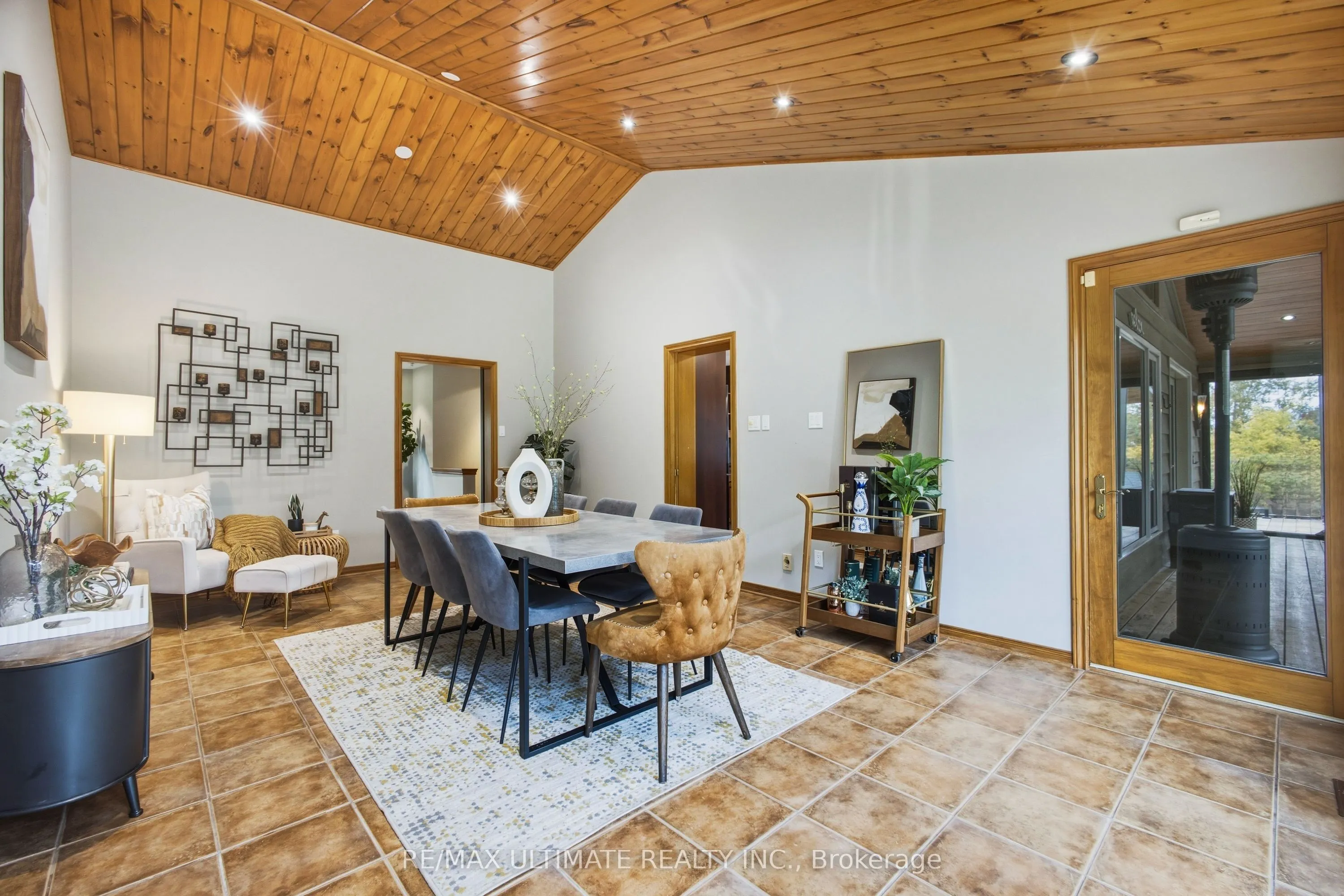 873421 5th Line Estates