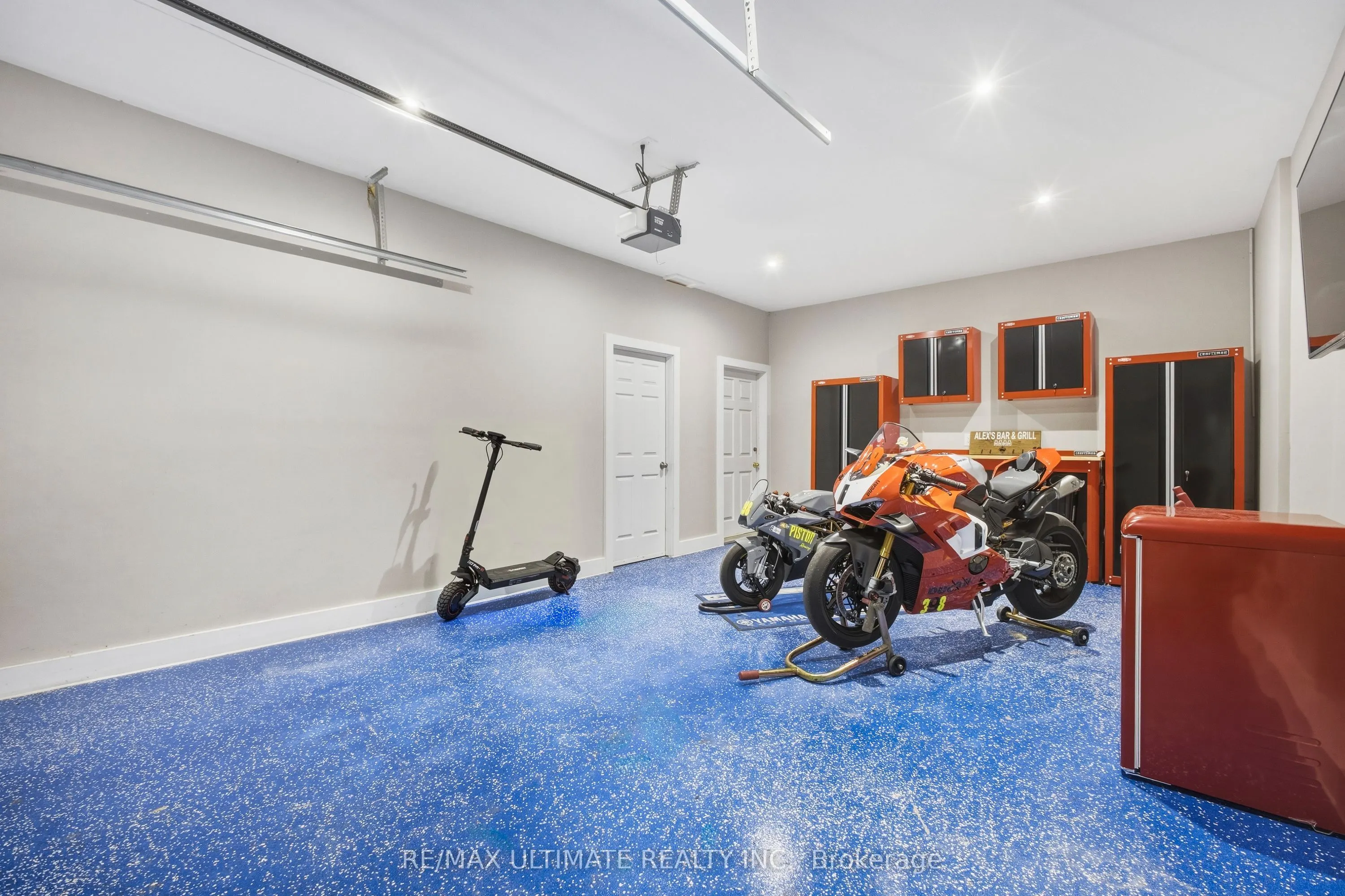 873421 5th Line Estates