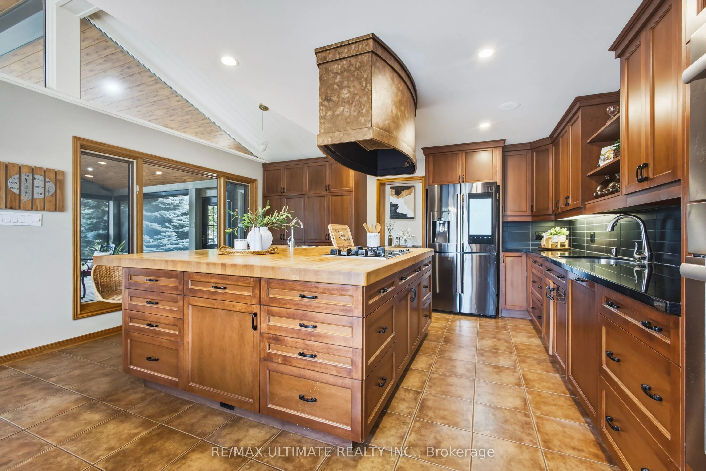 873421 5th Line Estates