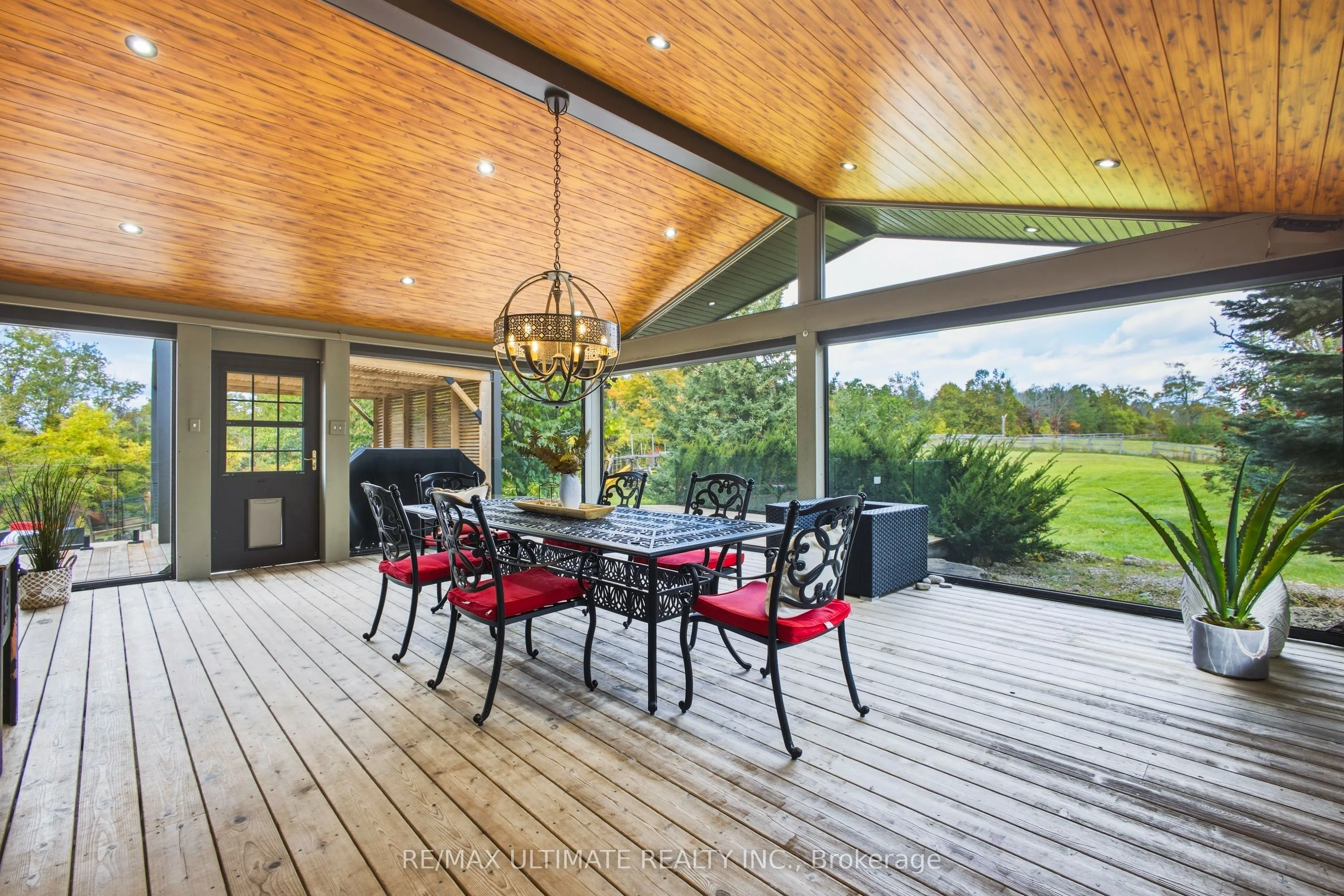 873421 5th Line Estates