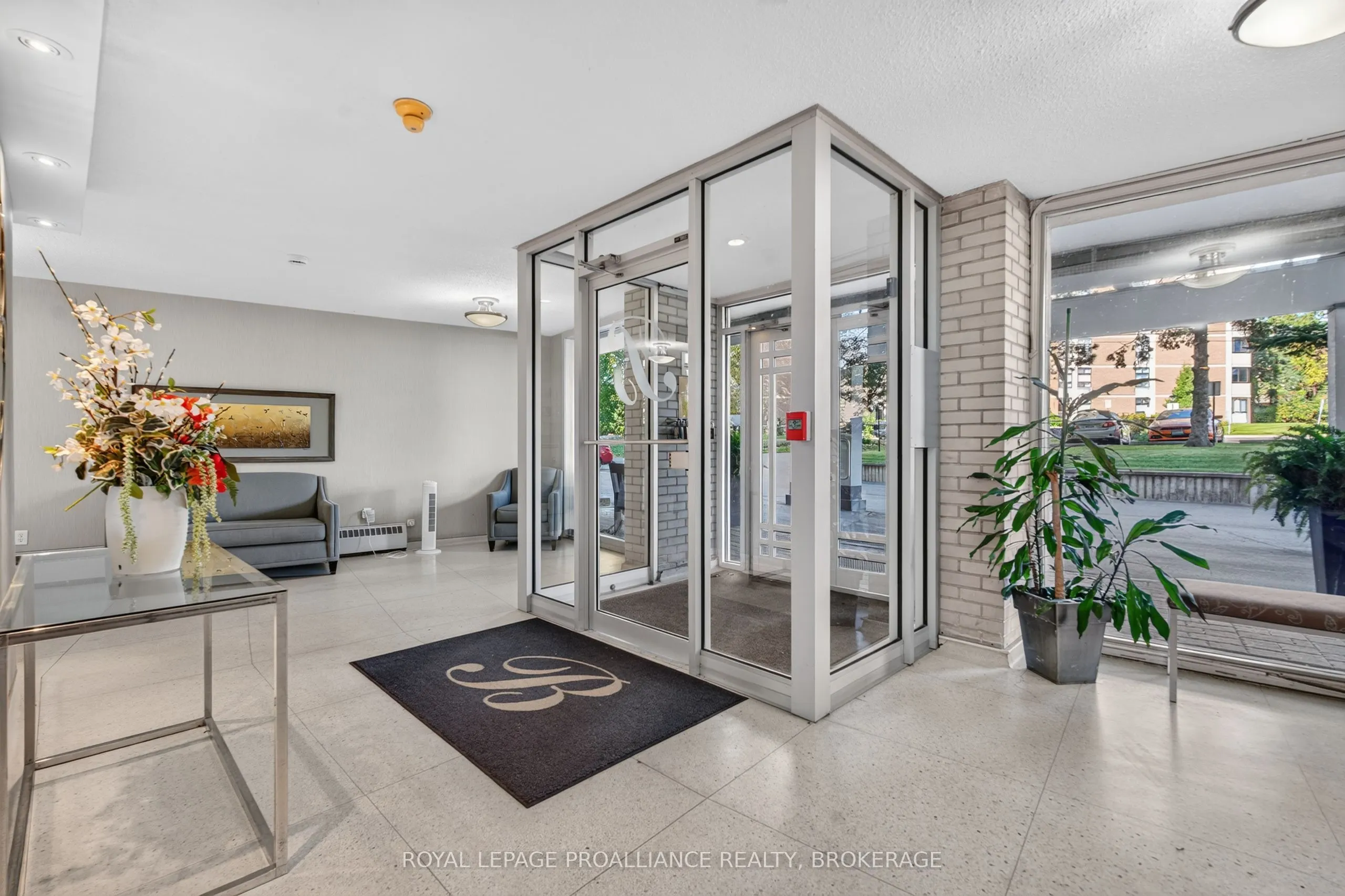 1 Mowat Avenue #306