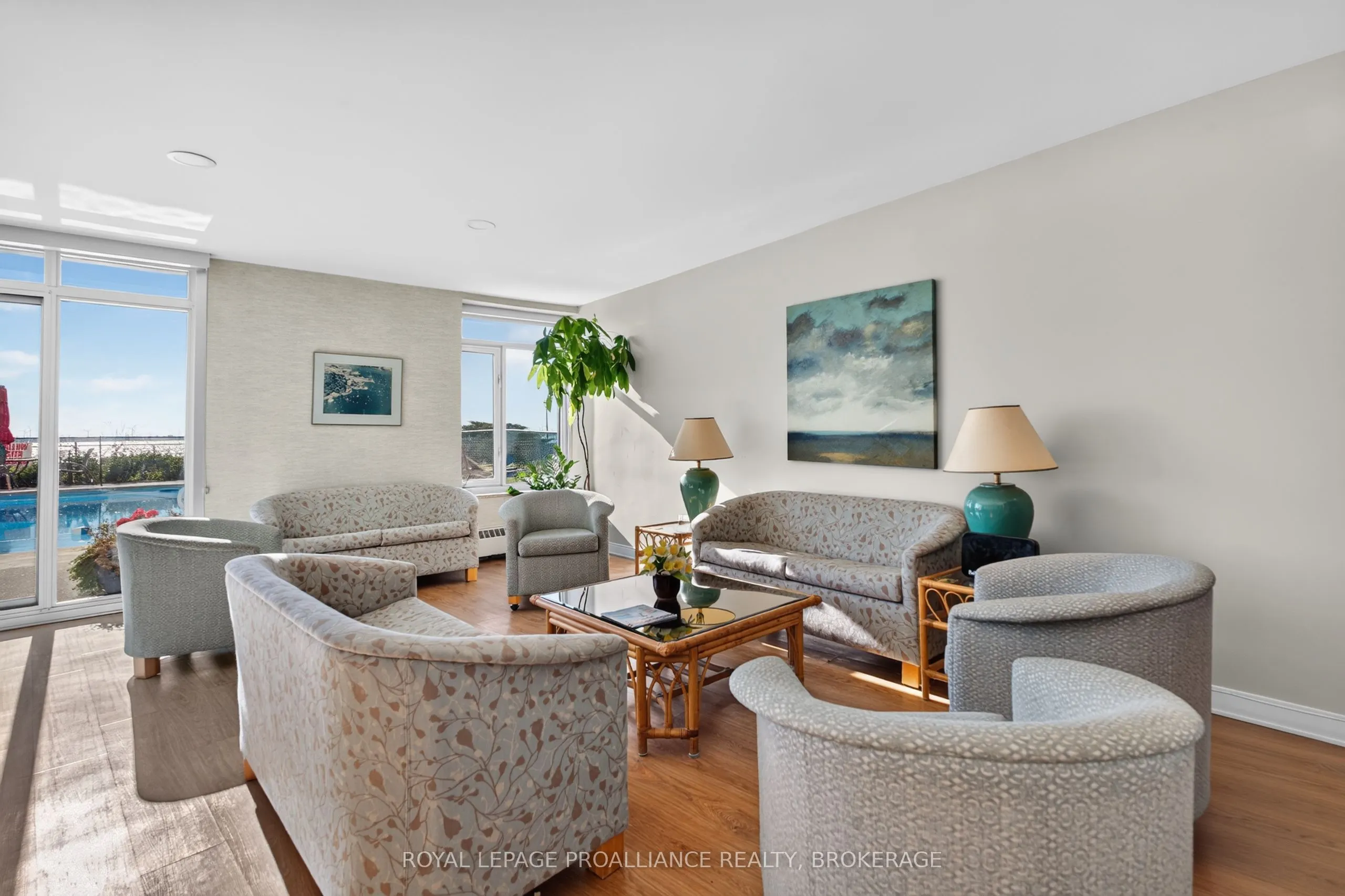 1 Mowat Avenue #306