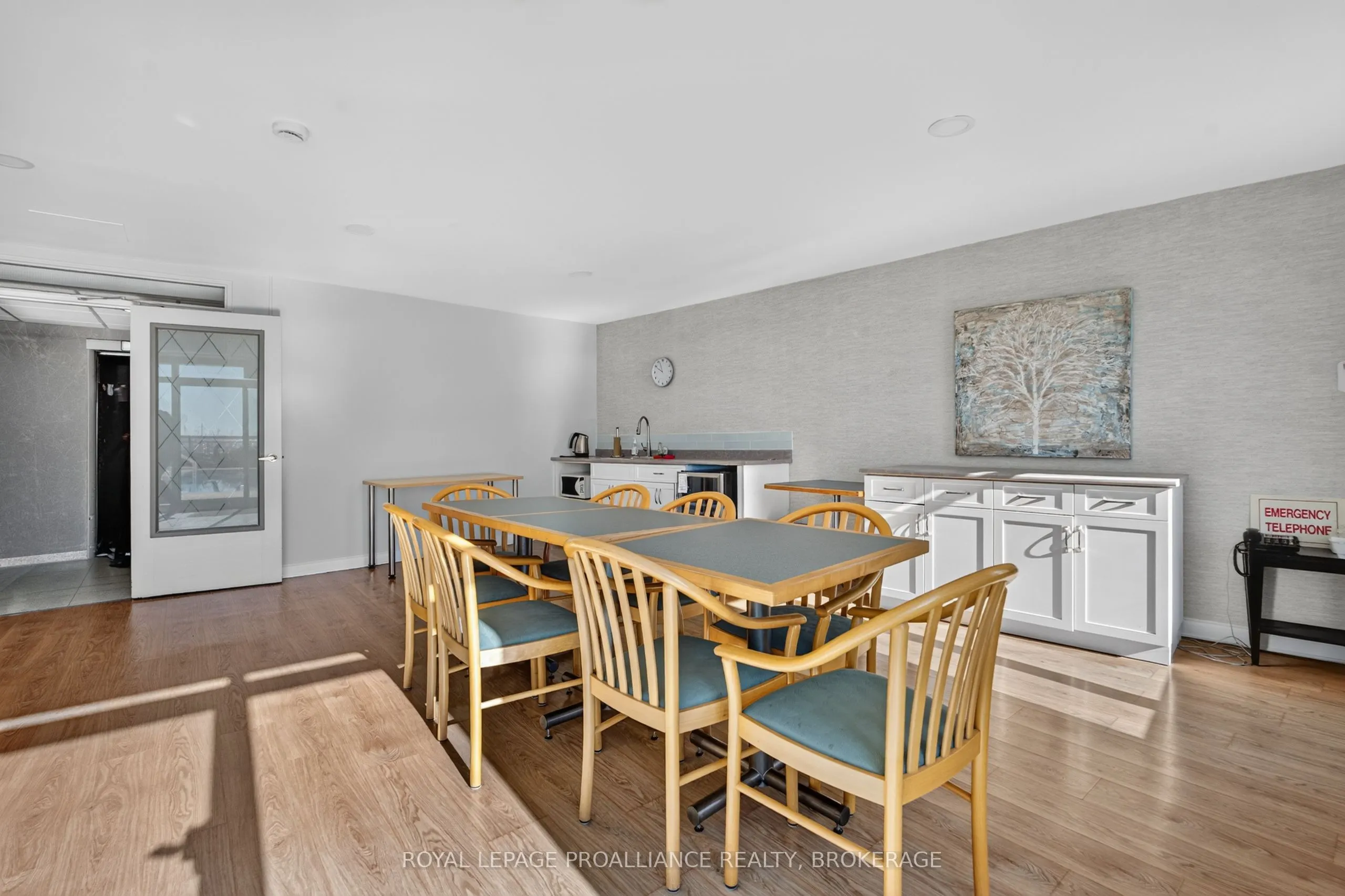 1 Mowat Avenue #306