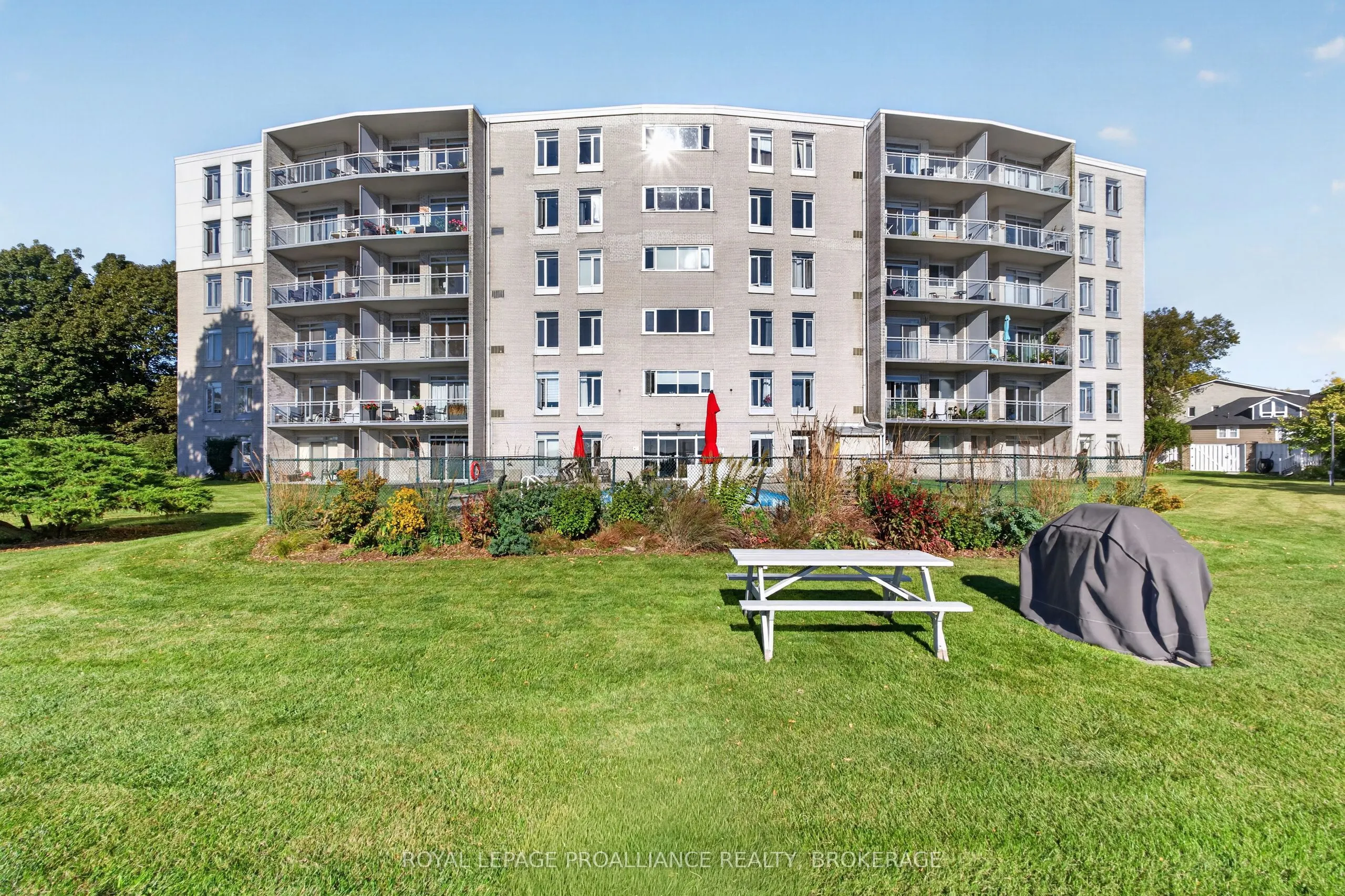 1 Mowat Avenue #306