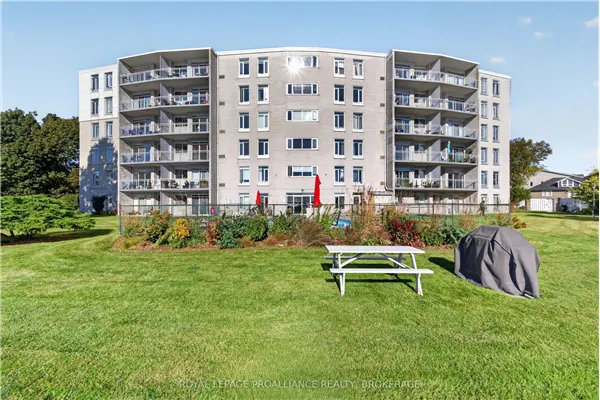 1 Mowat Avenue #306
