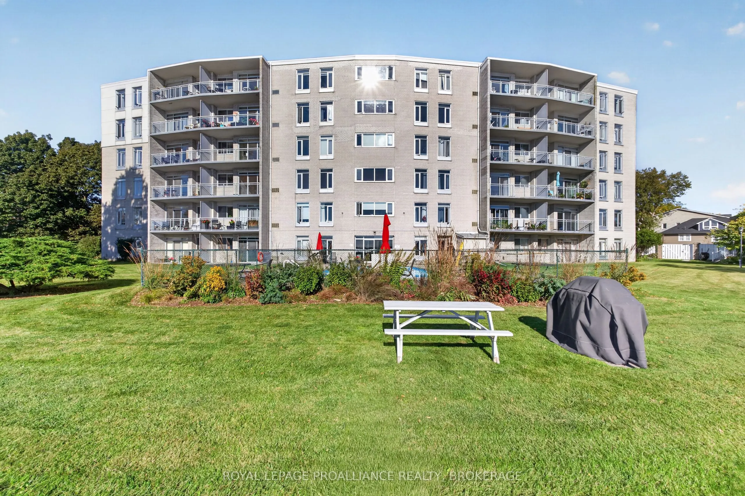 1 Mowat Avenue #306