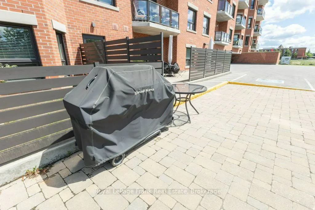 58 Glenelg Street W #103