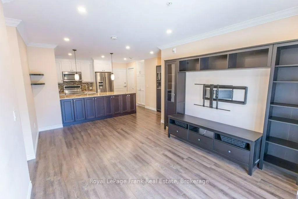58 Glenelg Street W #103
