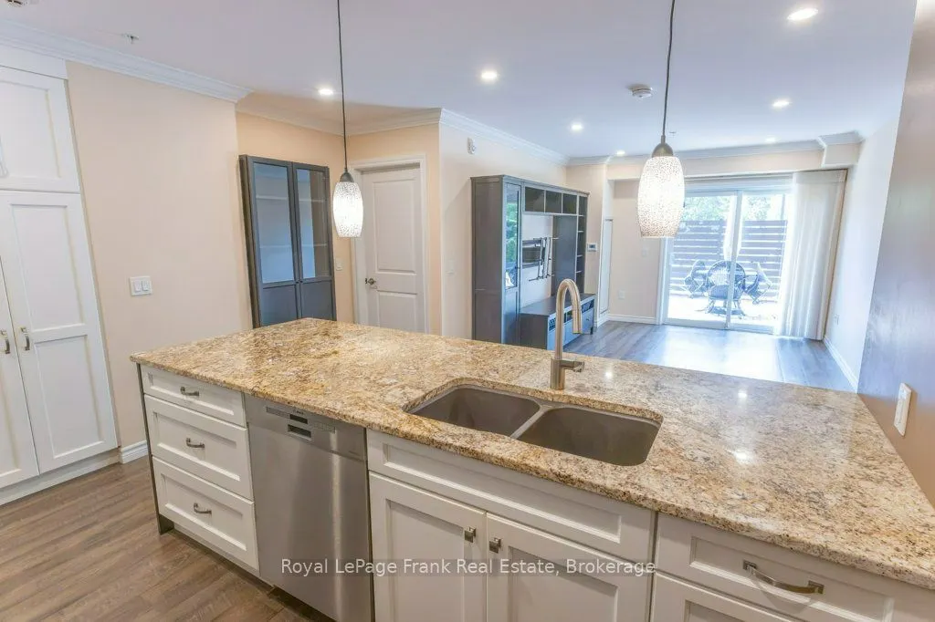 58 Glenelg Street W #103