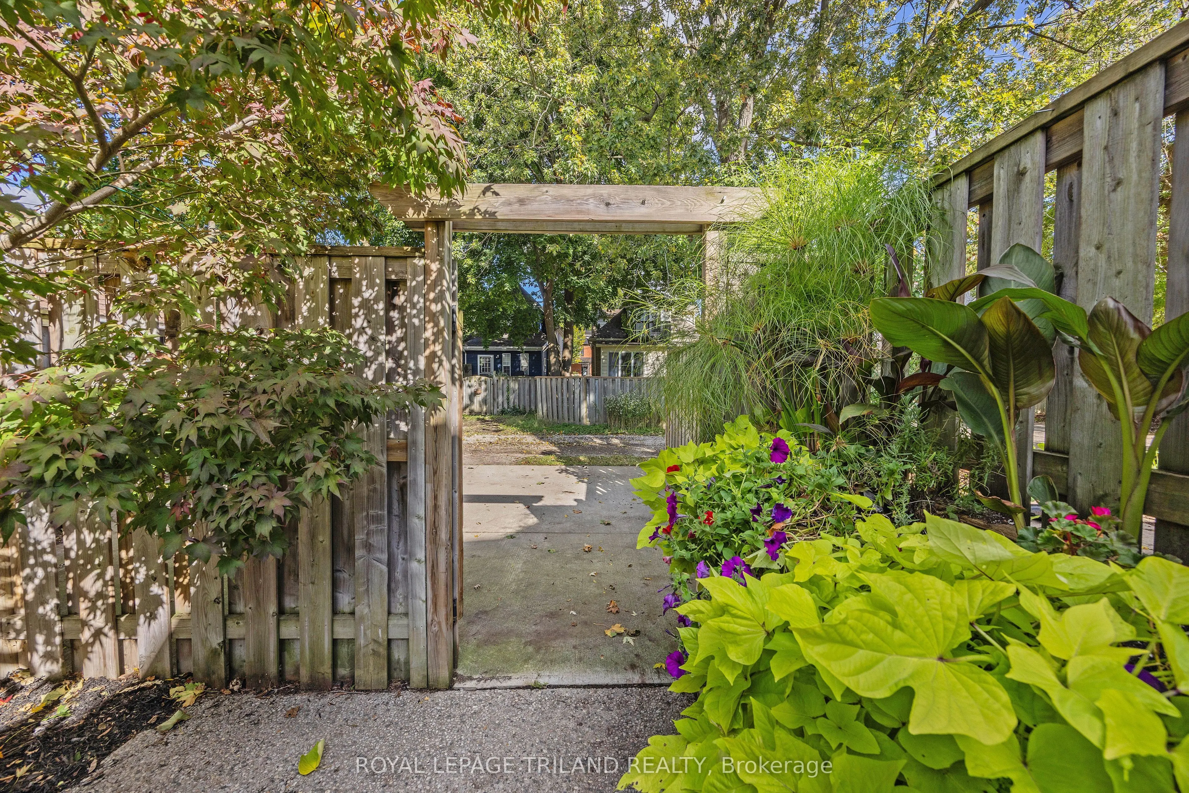 8 McKenzie Avenue