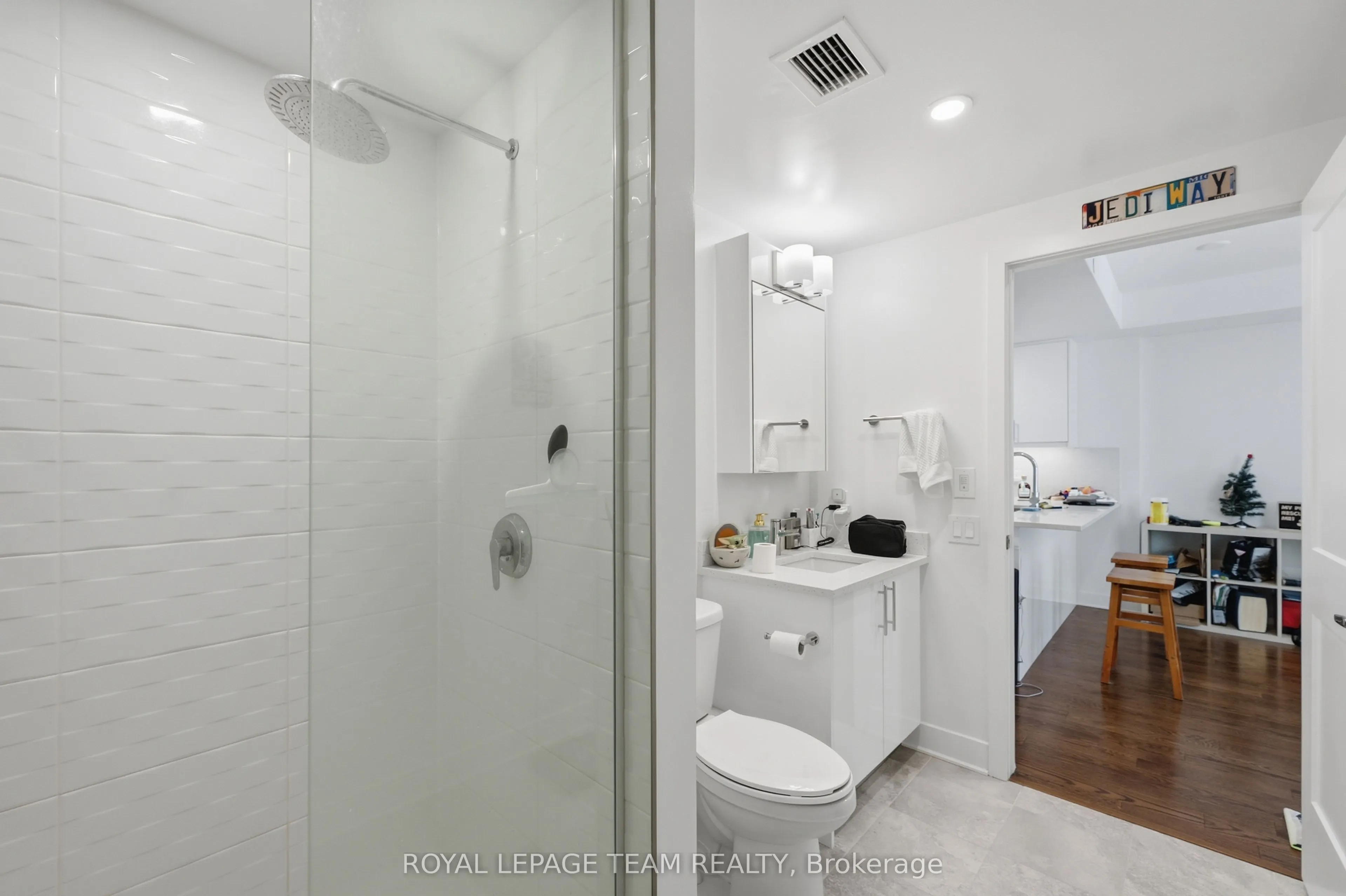 180 George Street #1409