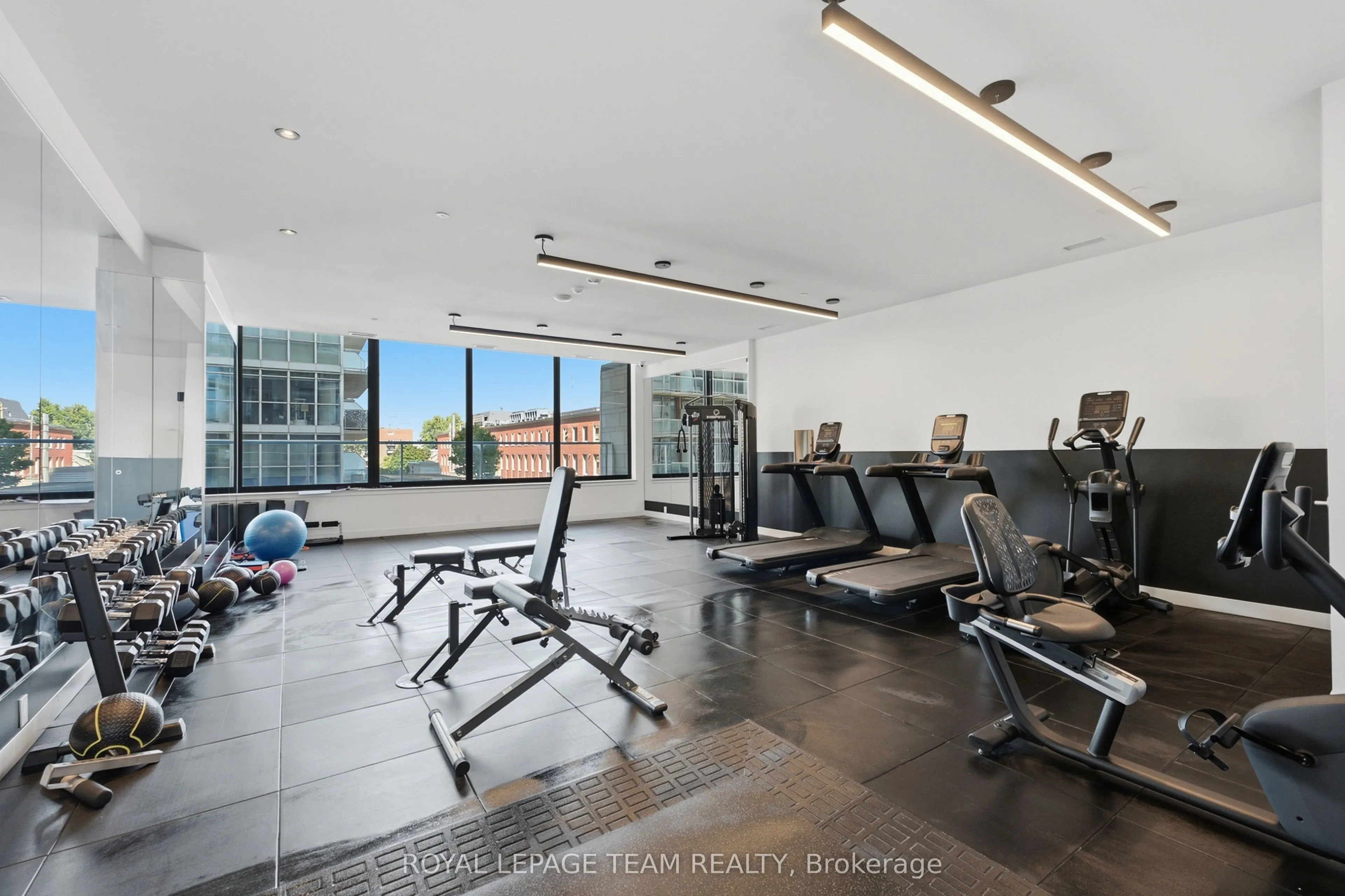 180 George Street #1409