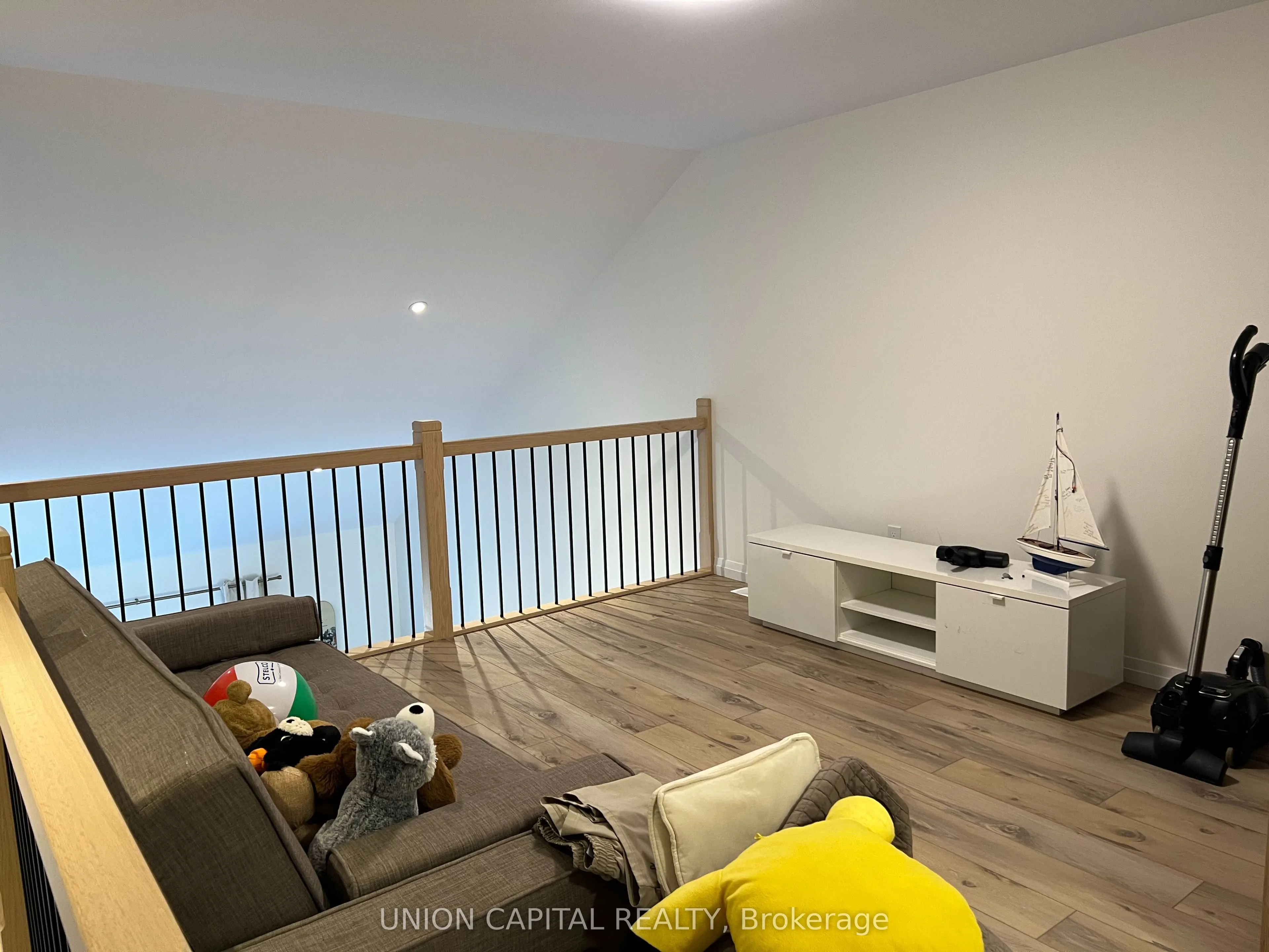 6 Painted Skimmer Place