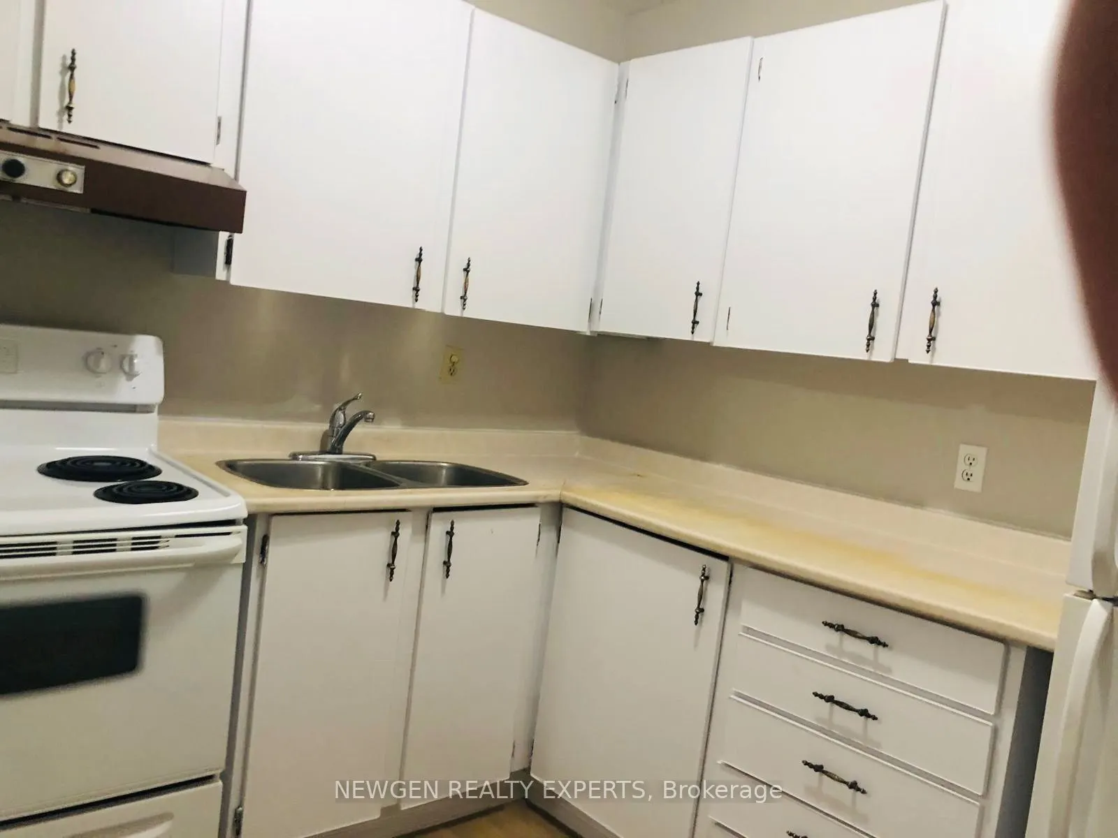 563 MORNINGTON Avenue #606