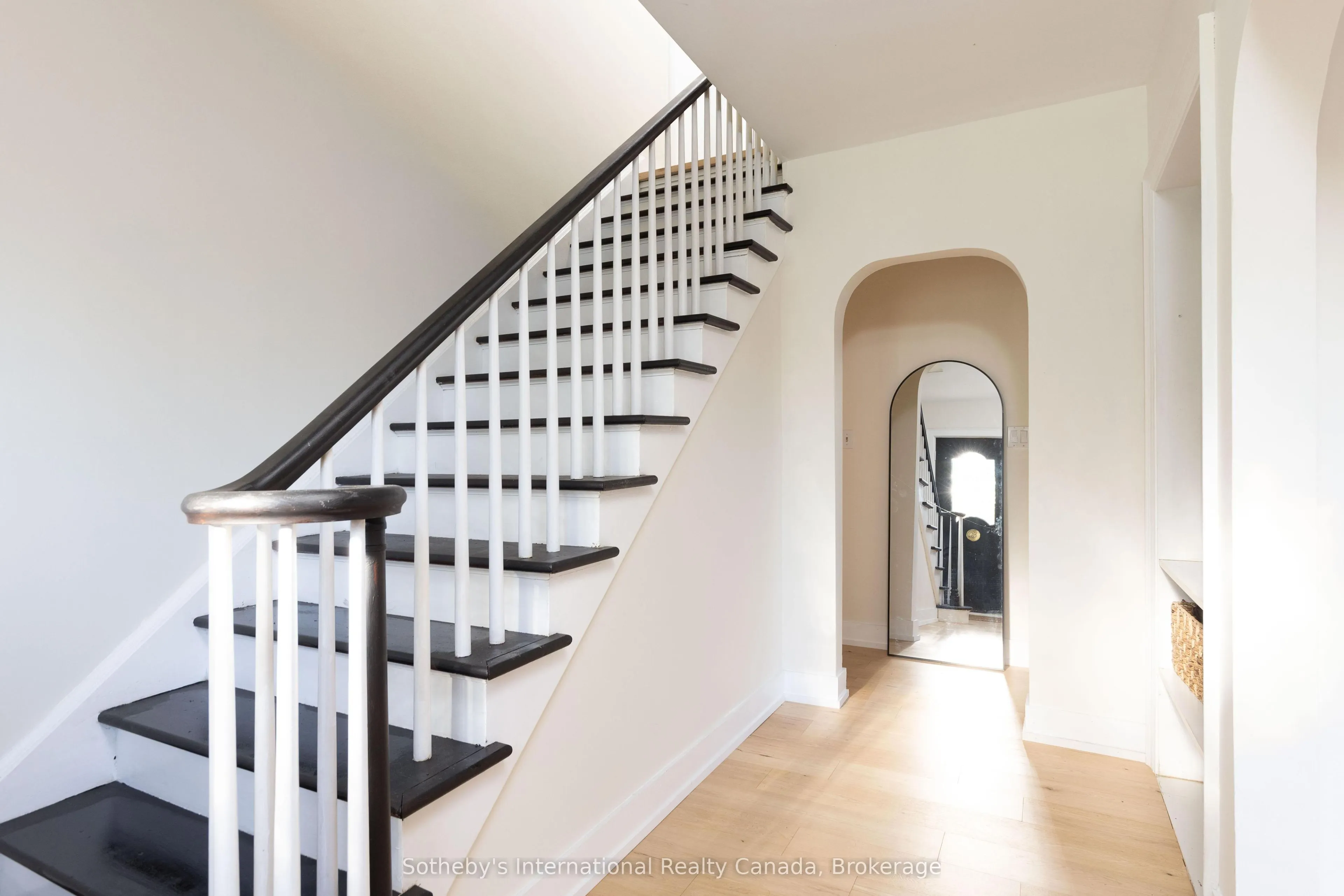 27 Arcade Crescent