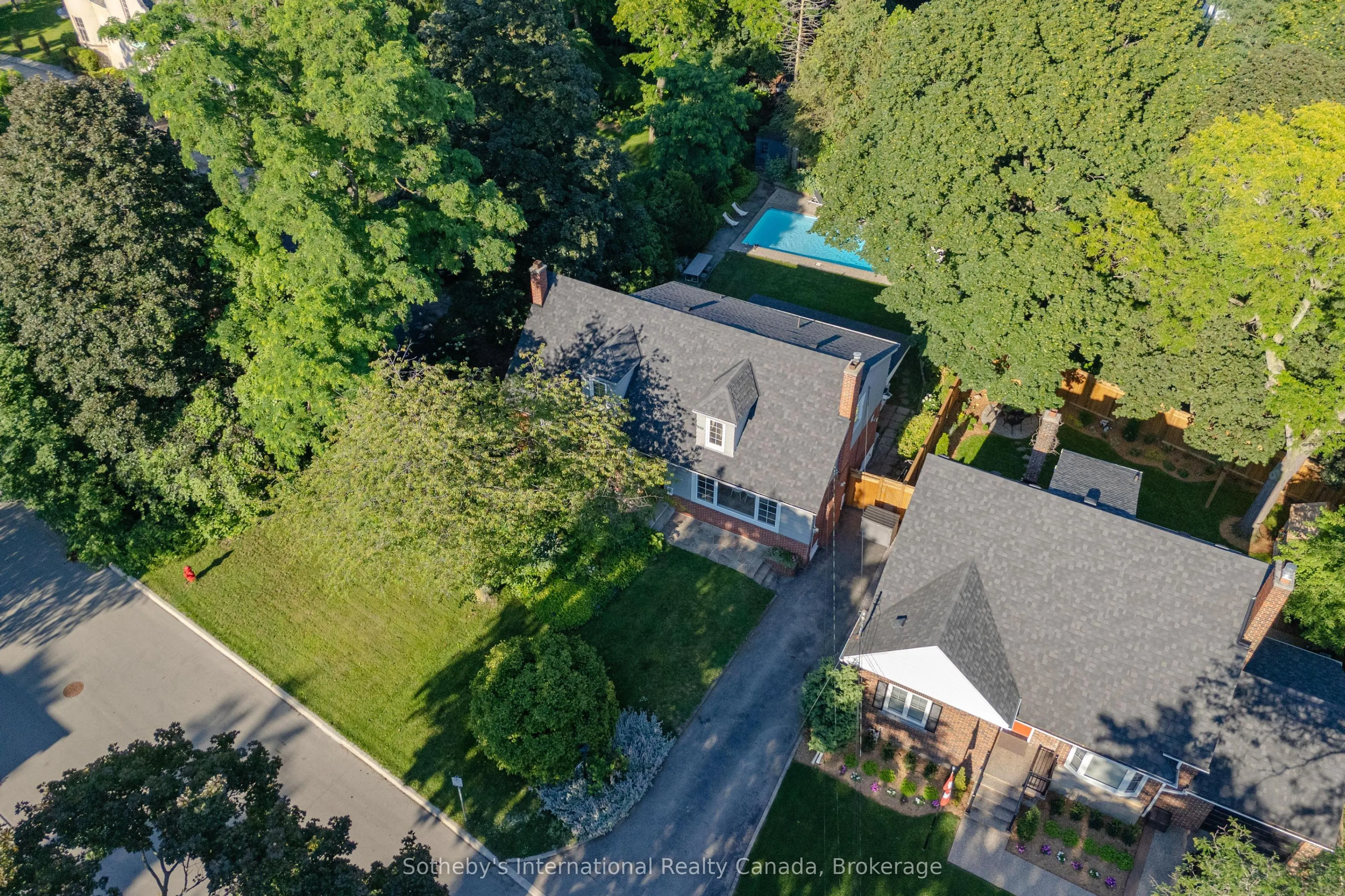 27 Arcade Crescent