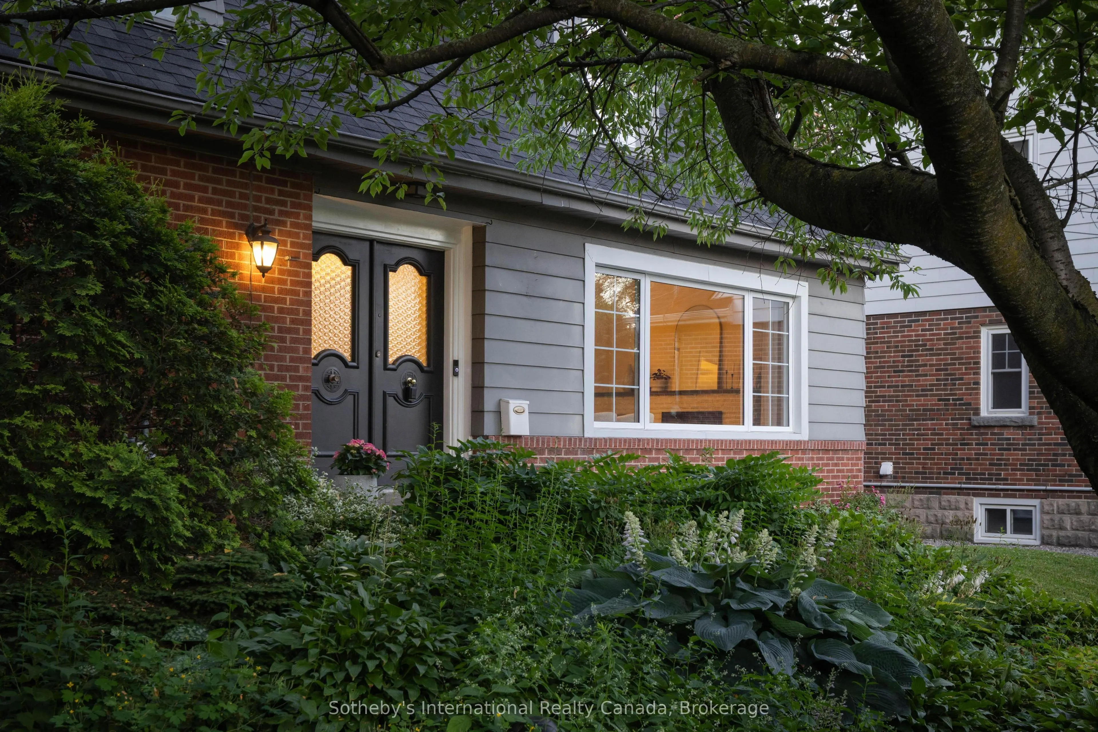 27 Arcade Crescent