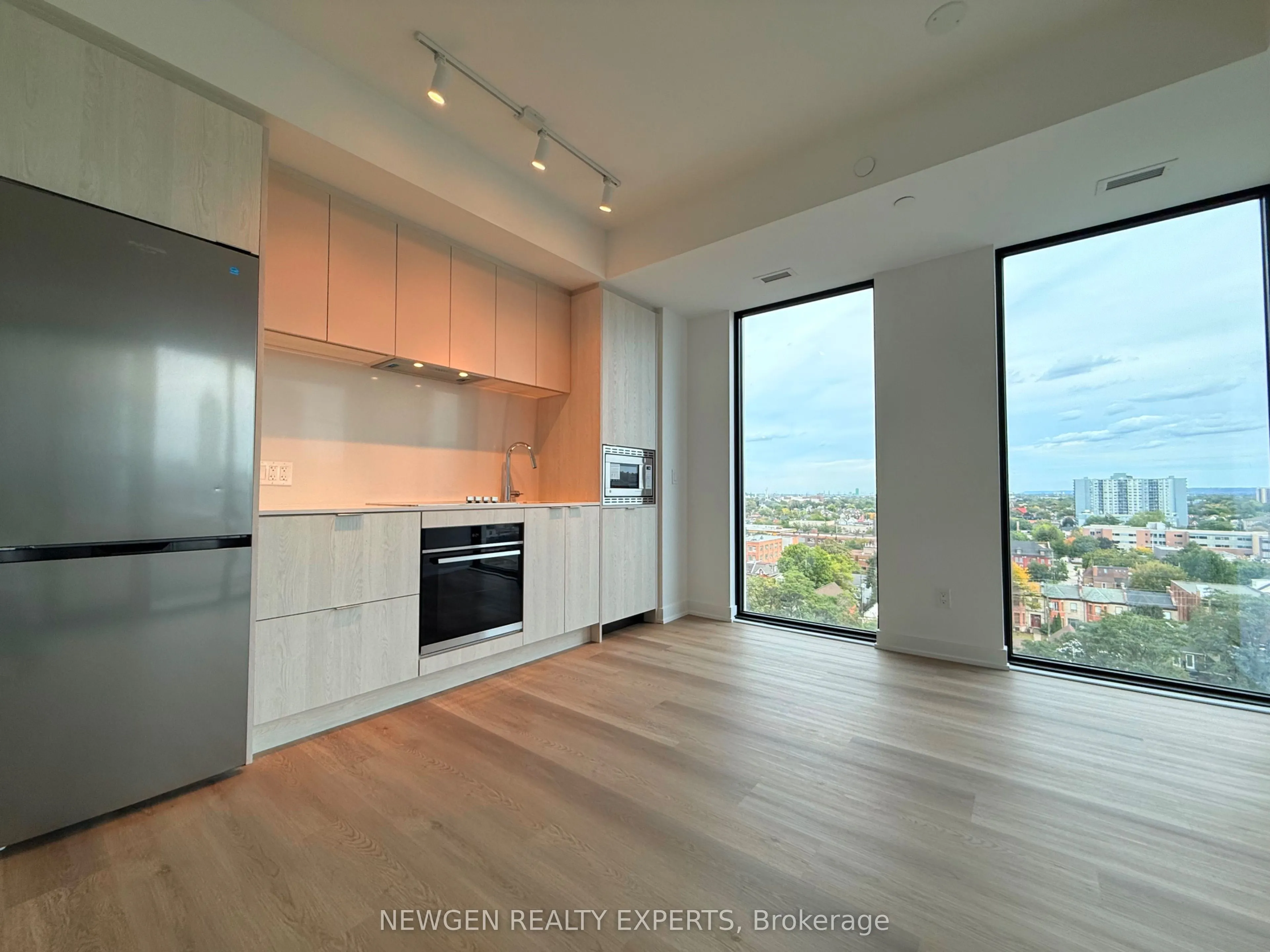 101 John Street N #1013