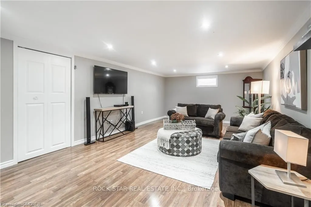 22 Fernwood Crescent