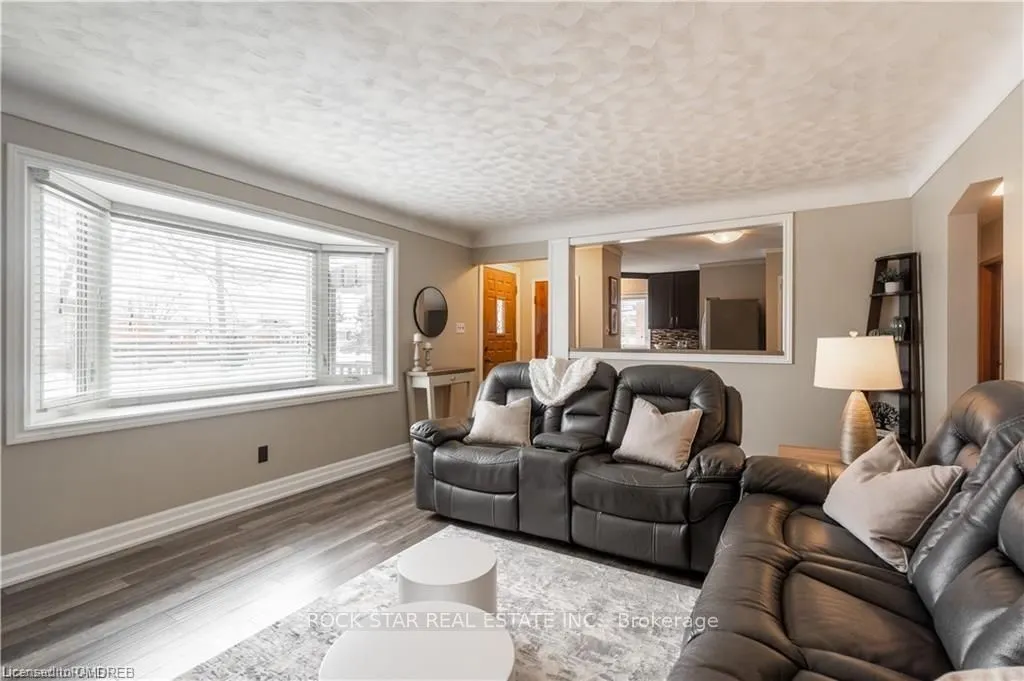 22 Fernwood Crescent