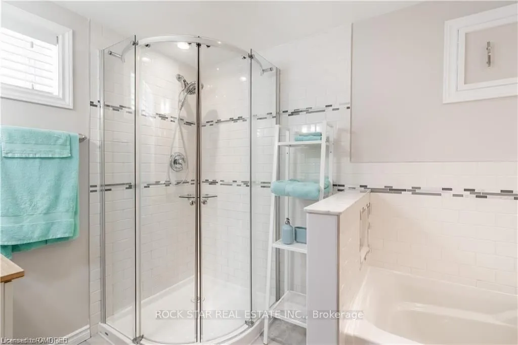 22 Fernwood Crescent