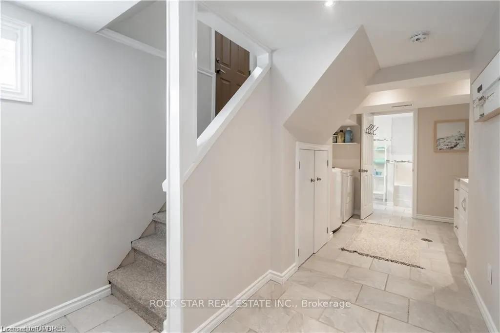 22 Fernwood Crescent