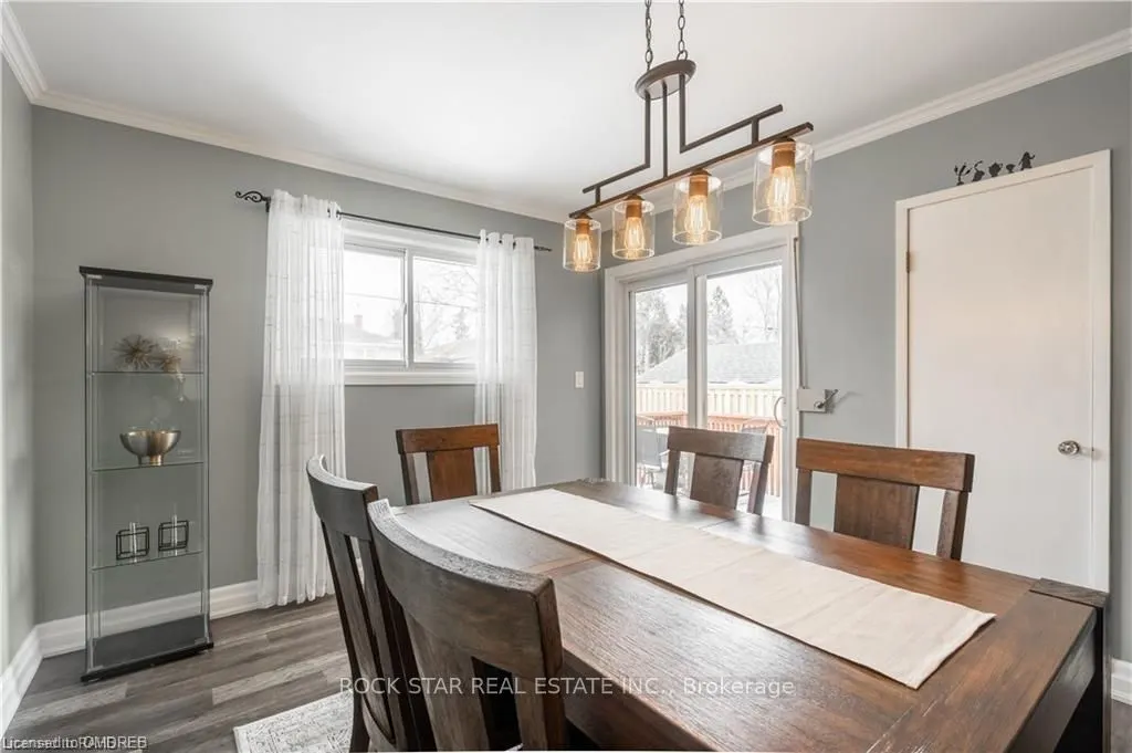 22 Fernwood Crescent