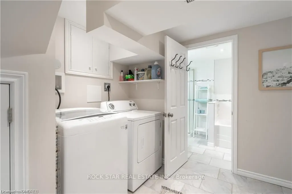 22 Fernwood Crescent