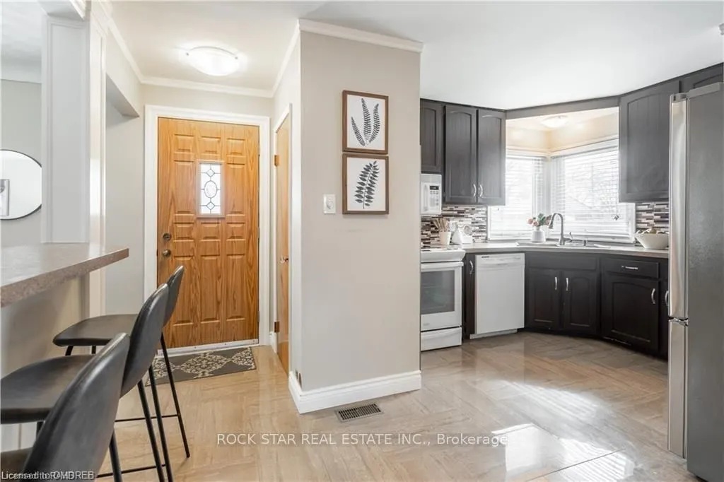 22 Fernwood Crescent