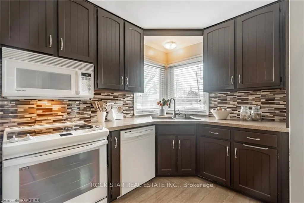 22 Fernwood Crescent