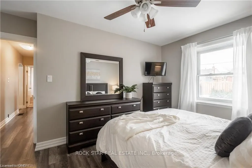 22 Fernwood Crescent