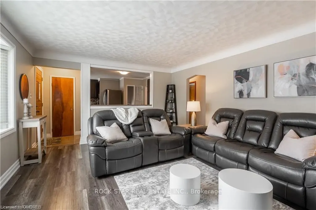 22 Fernwood Crescent