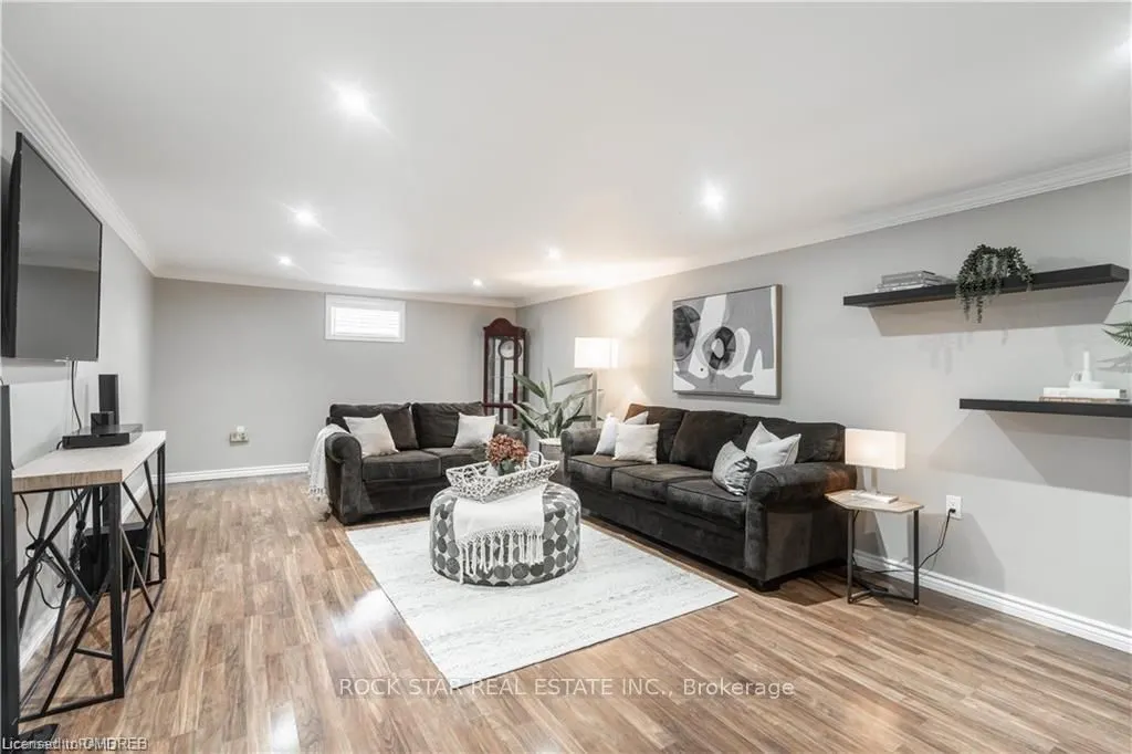 22 Fernwood Crescent