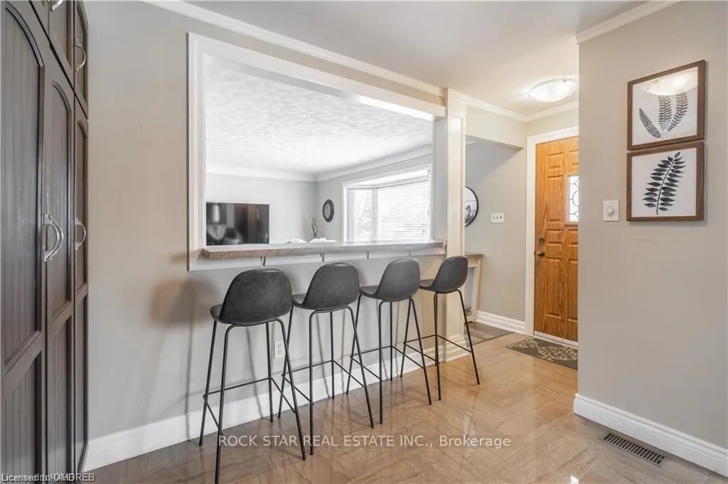 22 Fernwood Crescent