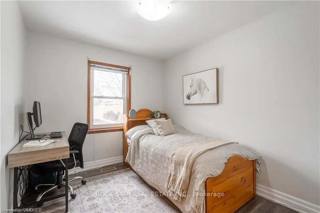 22 Fernwood Crescent
