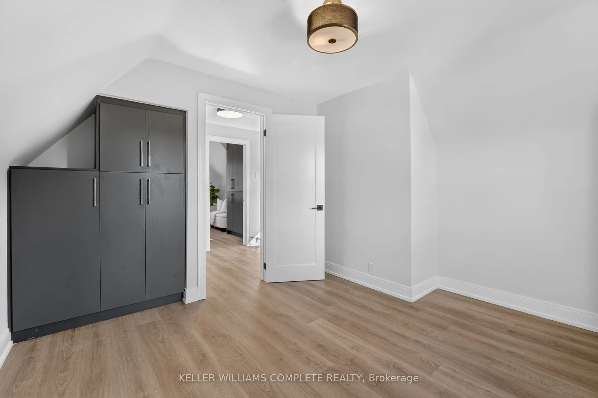 215 PALING Avenue