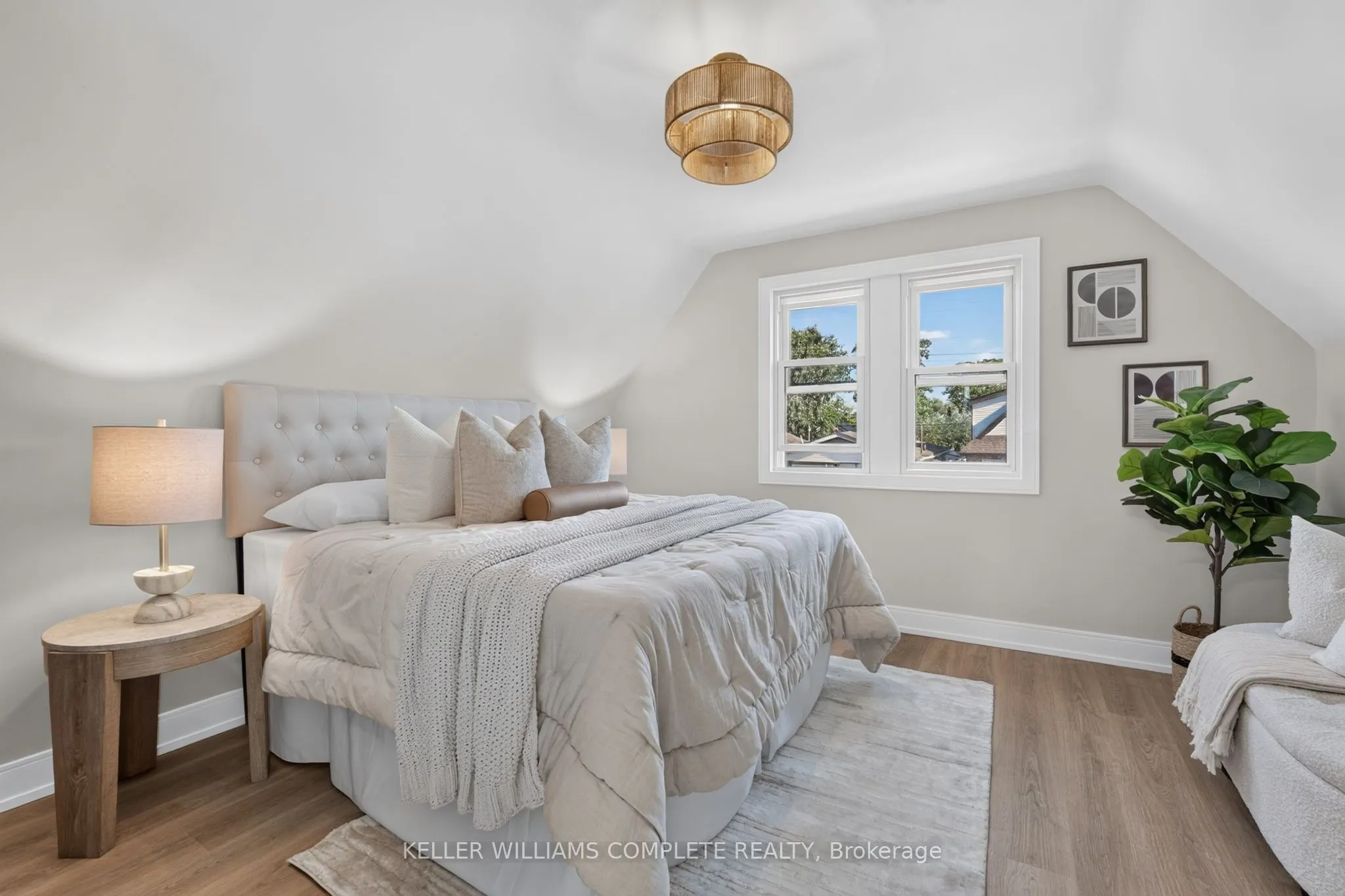 215 PALING Avenue