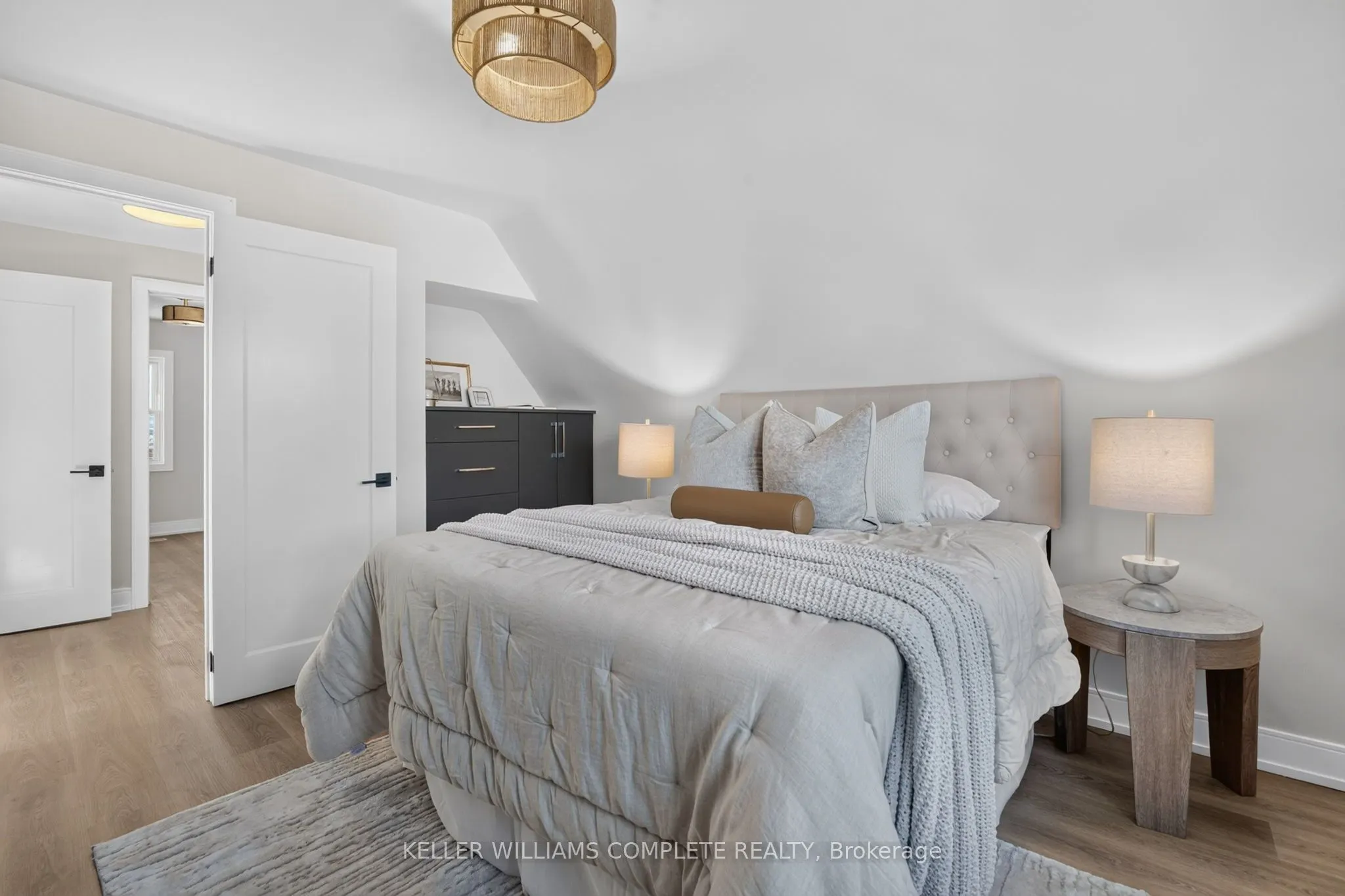 215 PALING Avenue