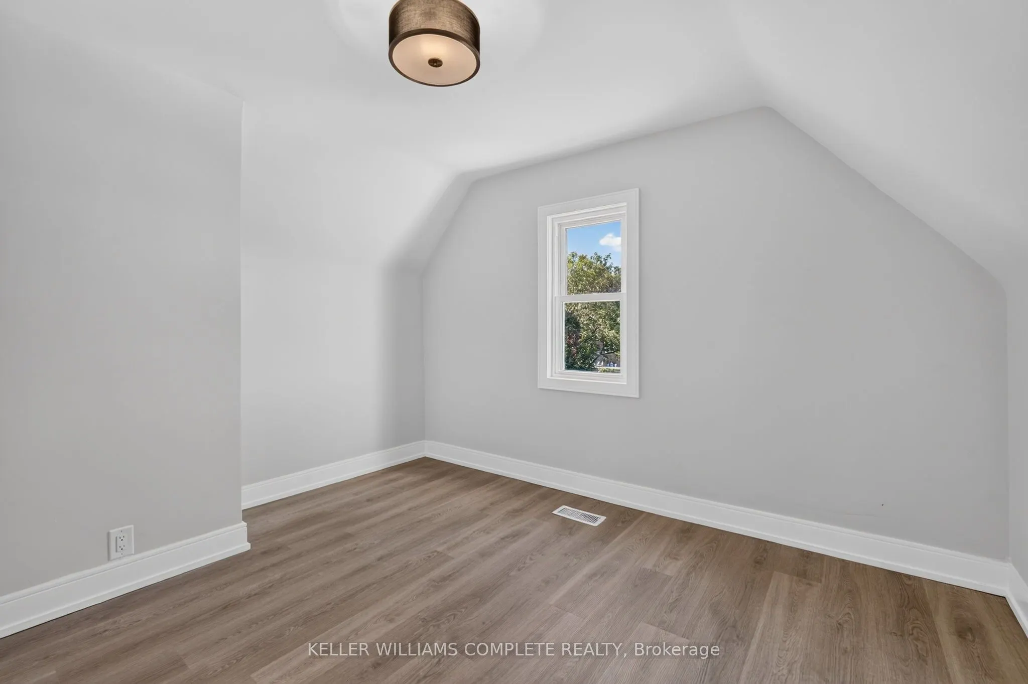 215 PALING Avenue